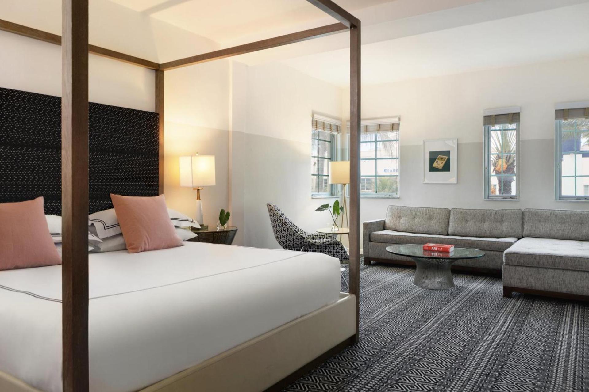 Kimpton Surfcomber Hotel by IHG photo 58