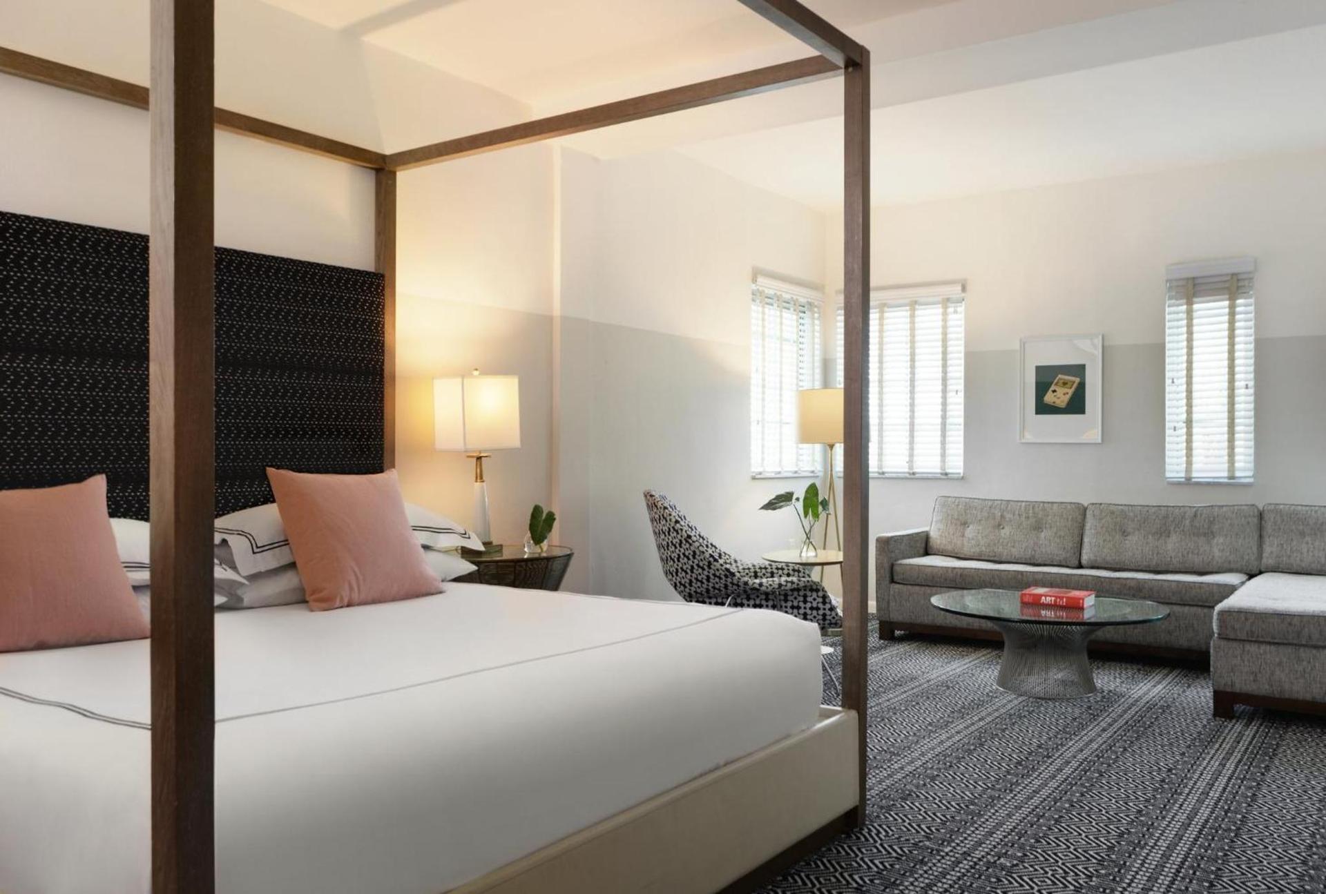 Kimpton Surfcomber Hotel by IHG photo 23