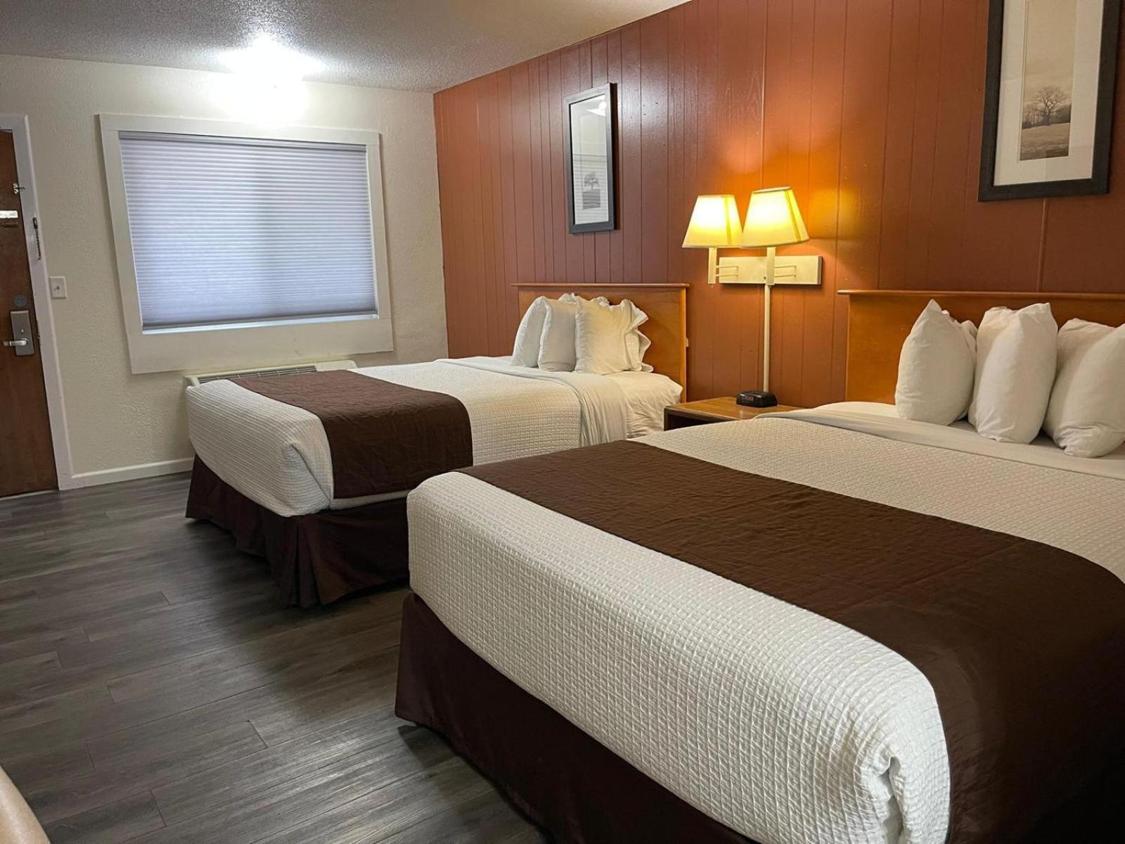 Sparta inn photo 7