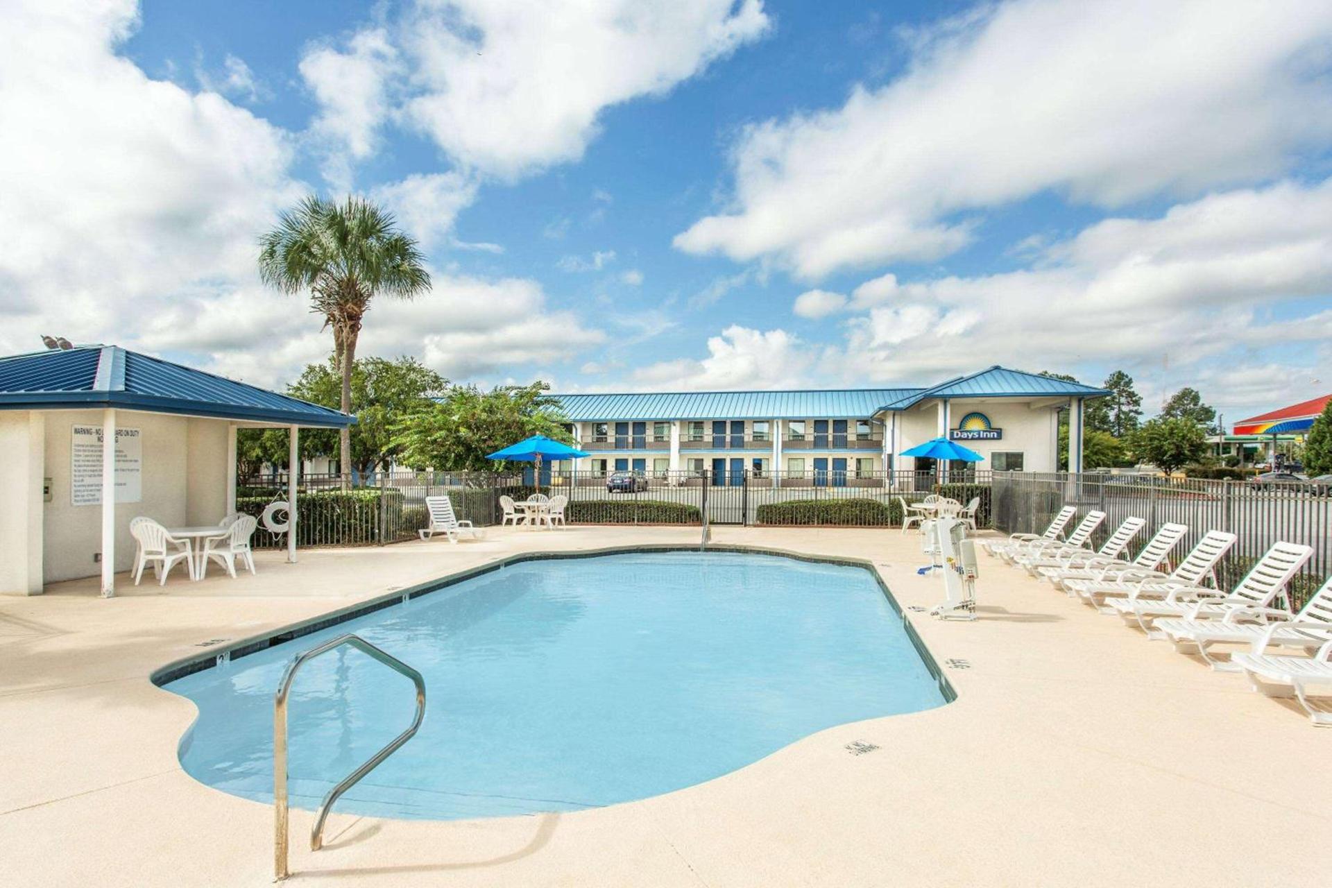 Days Inn by Wyndham Valdosta I-75 photo 4