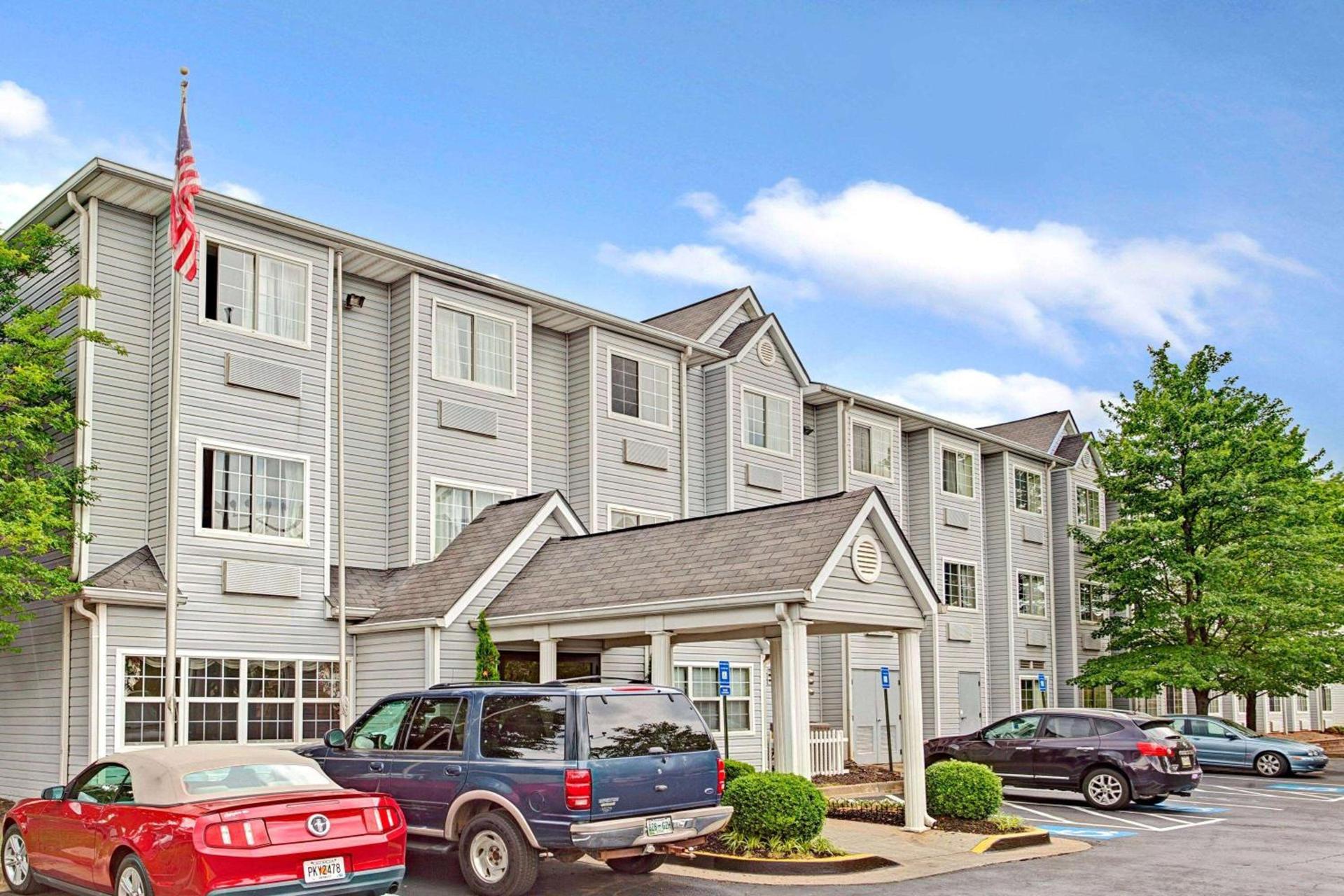 Microtel Inn by Wyndham Atlanta Airport photo 3