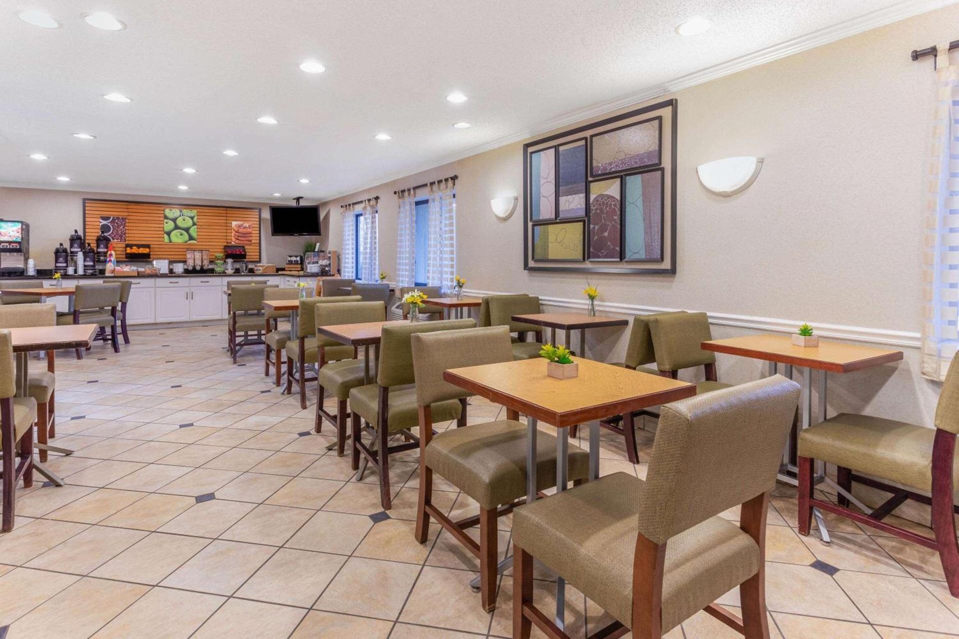 La Quinta by Wyndham Chicago Gurnee photo 26
