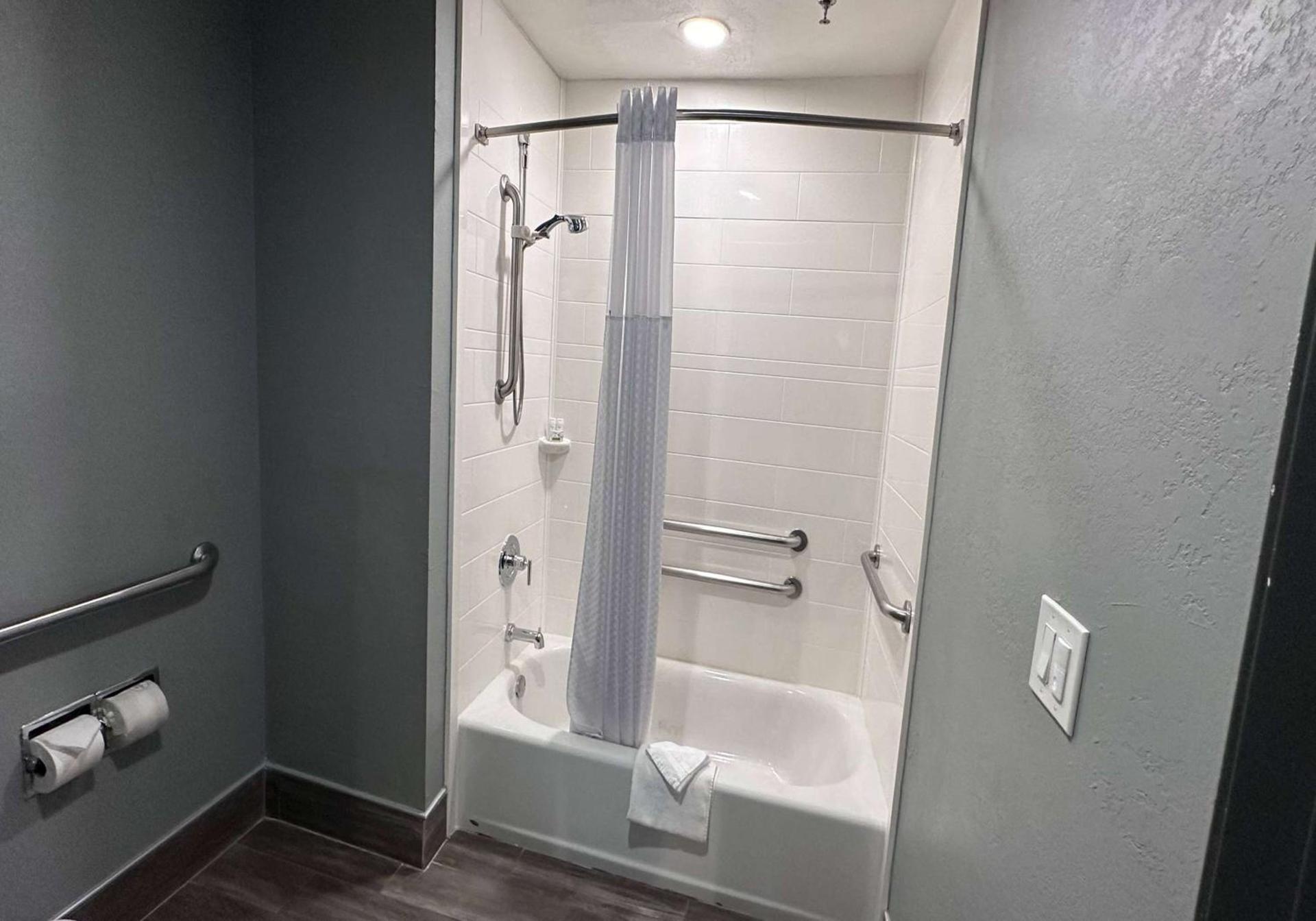 La Quinta by Wyndham Chicago Gurnee photo 23