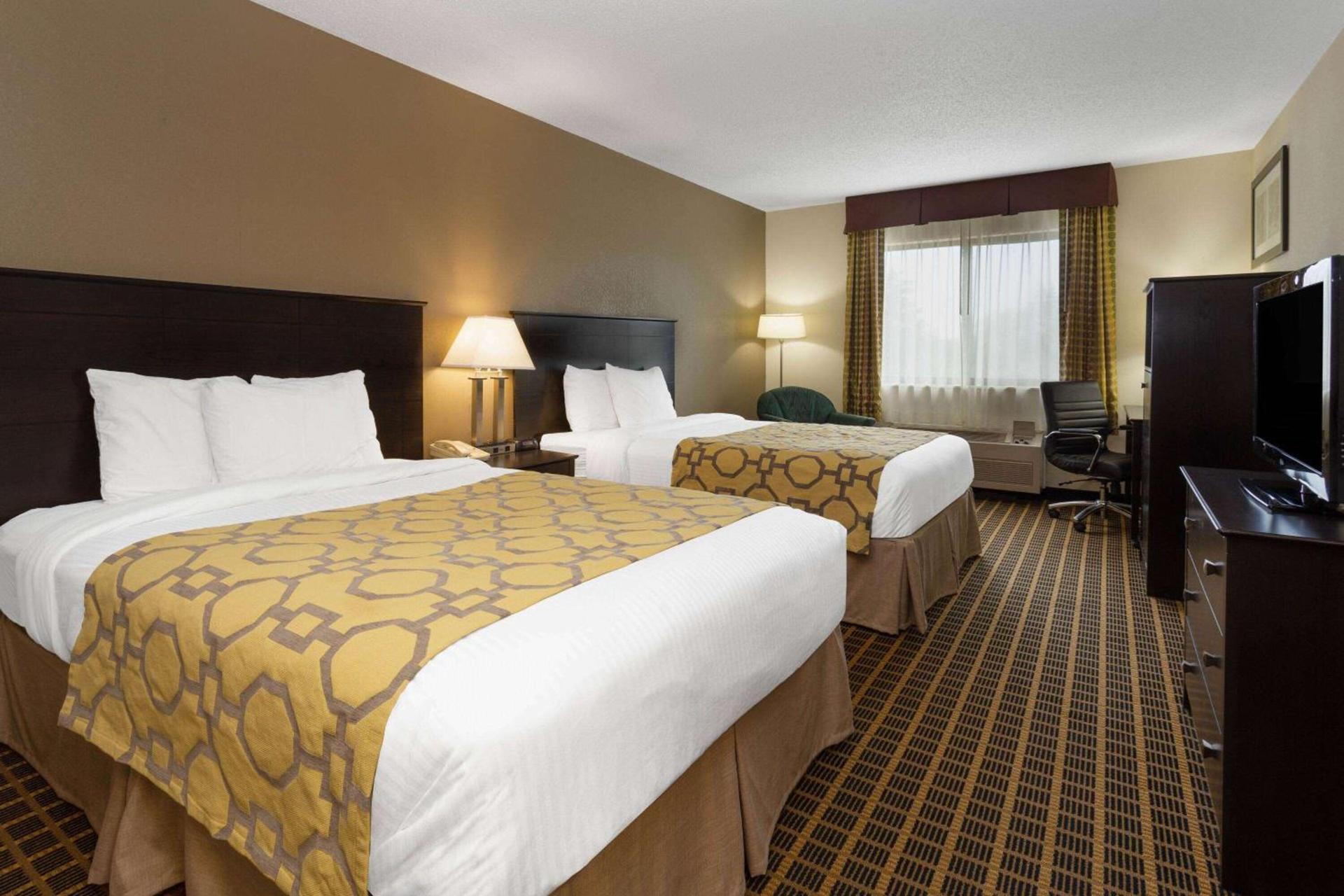 Baymont by Wyndham Harvard photo 8