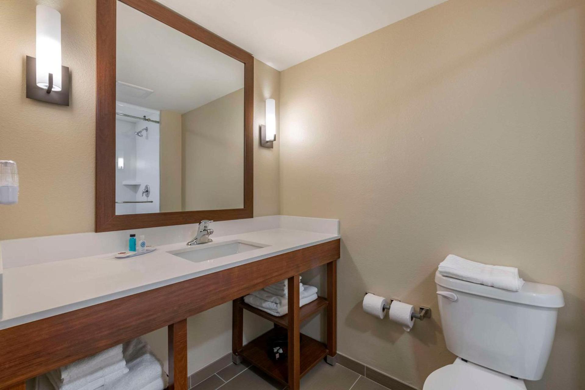 Comfort Suites Daytona Beach-Speedway photo 19