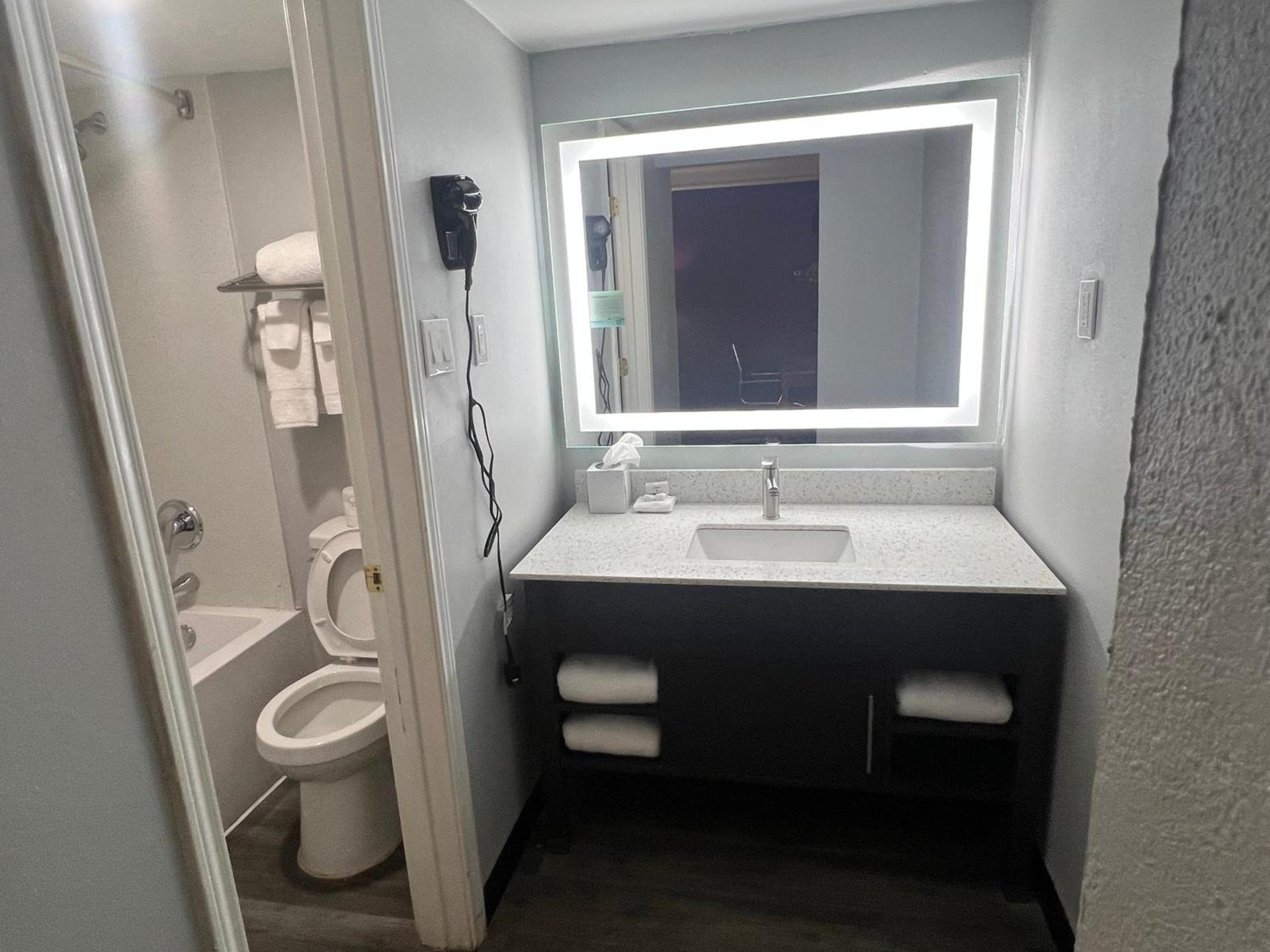 La Quinta Inn by Wyndham Amarillo Mid-City photo 49
