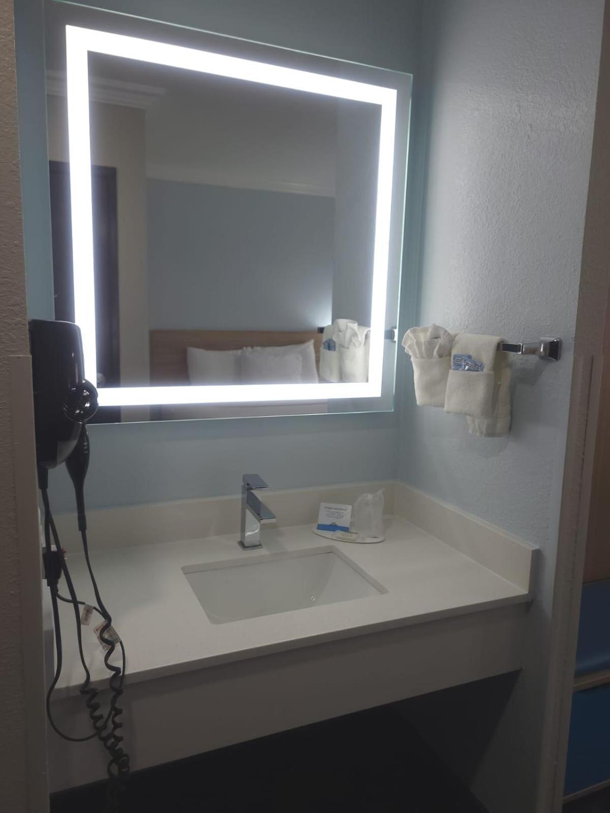 Days Inn by Wyndham Dalhart photo 33