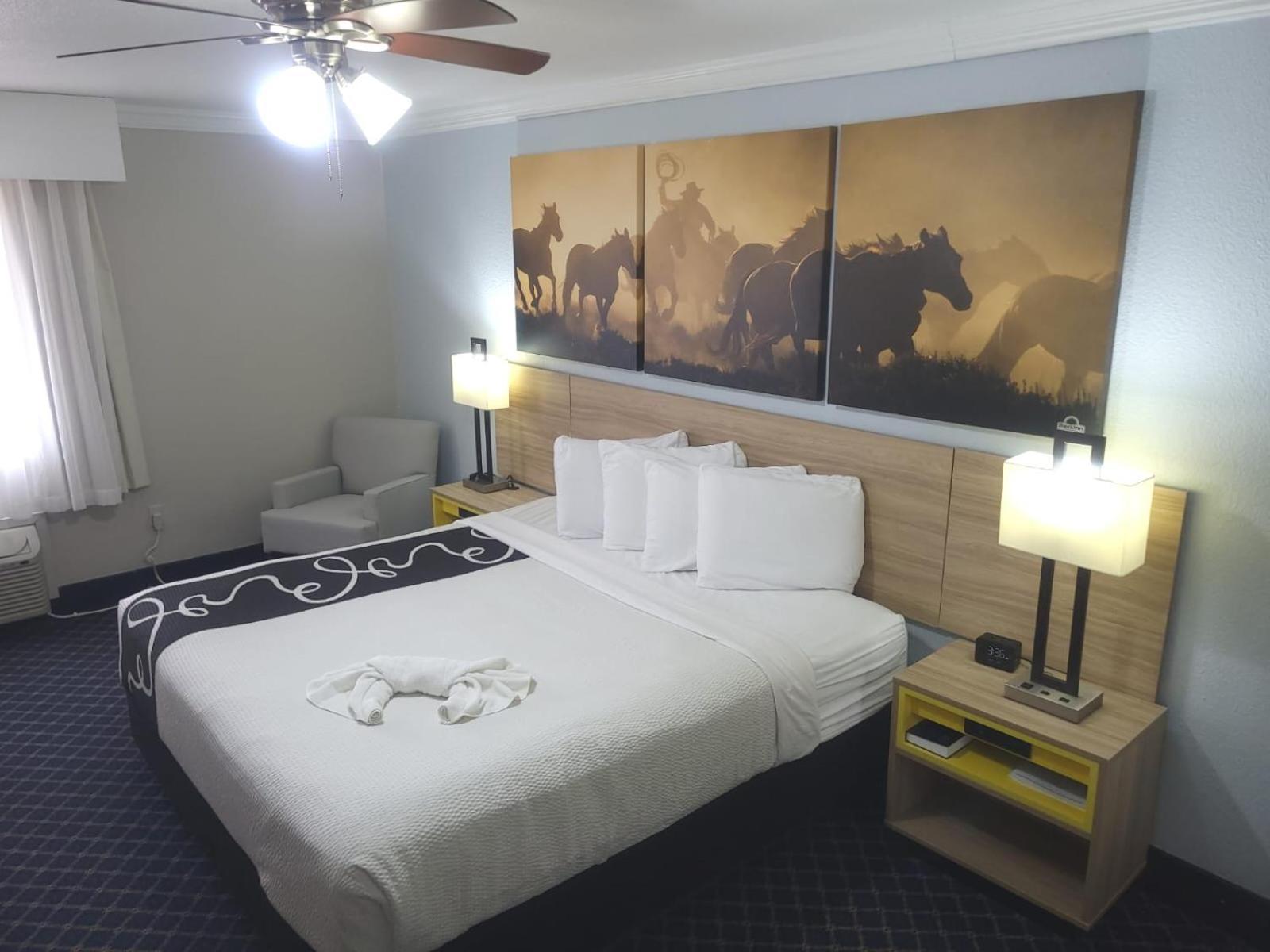 Days Inn by Wyndham Dalhart photo 37