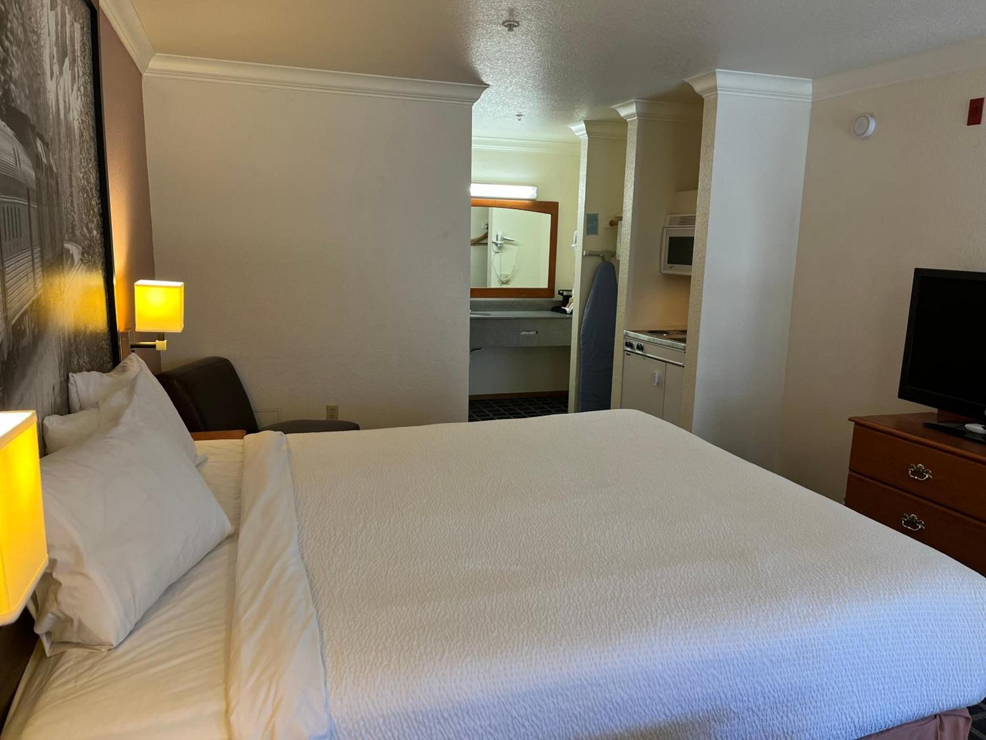 Creekside Inn & Suites photo 17