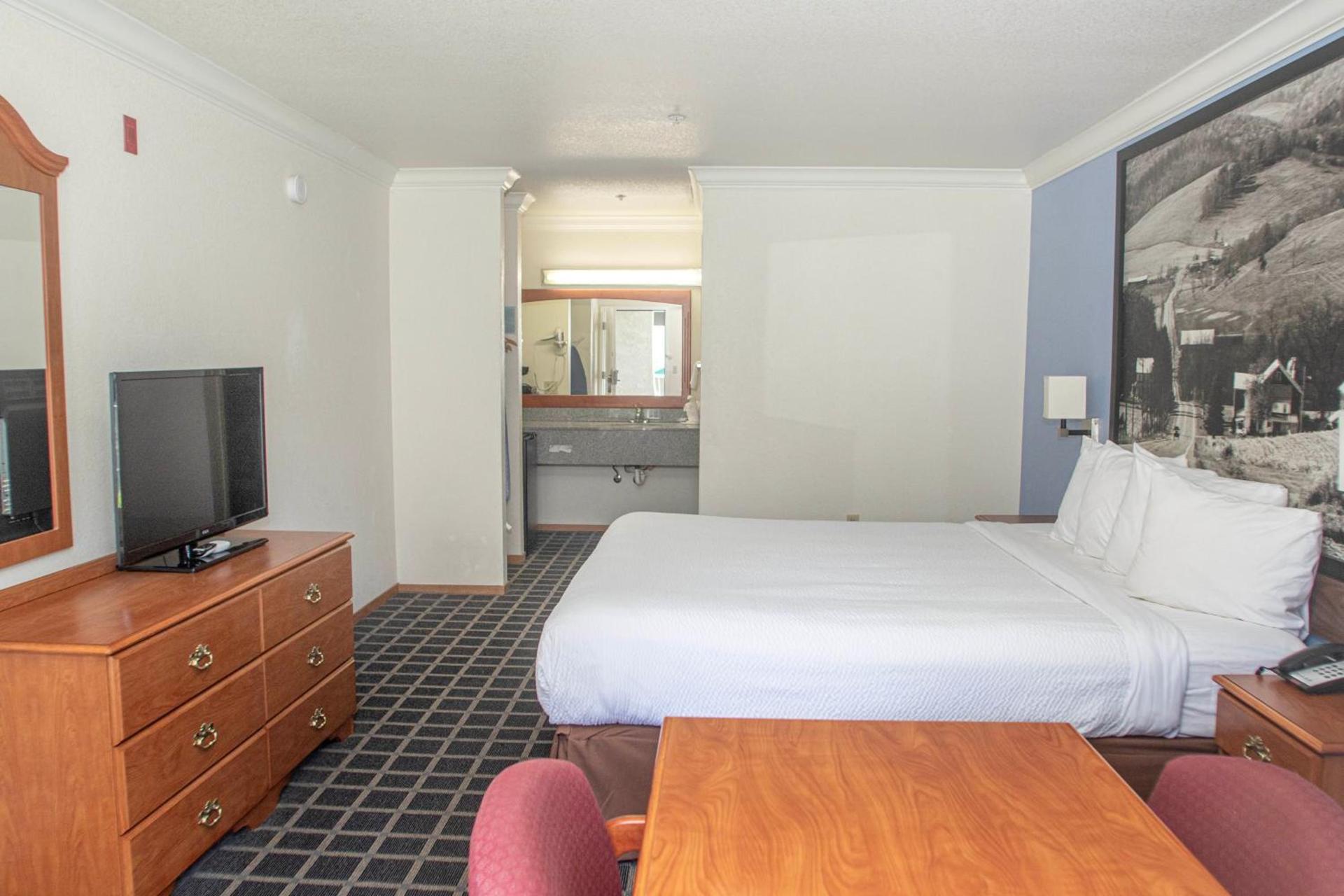 Creekside Inn & Suites photo 22