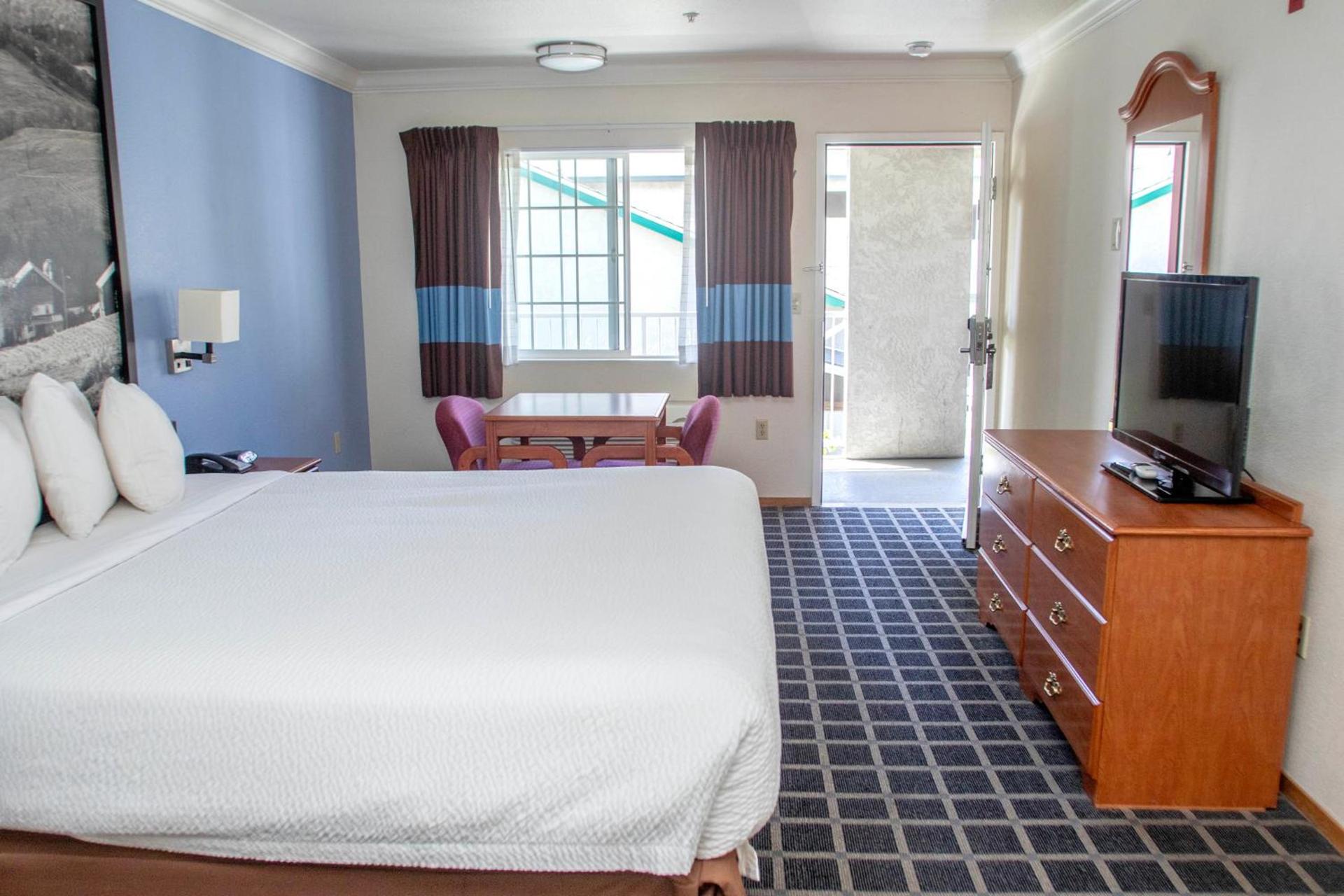 Creekside Inn & Suites photo 23