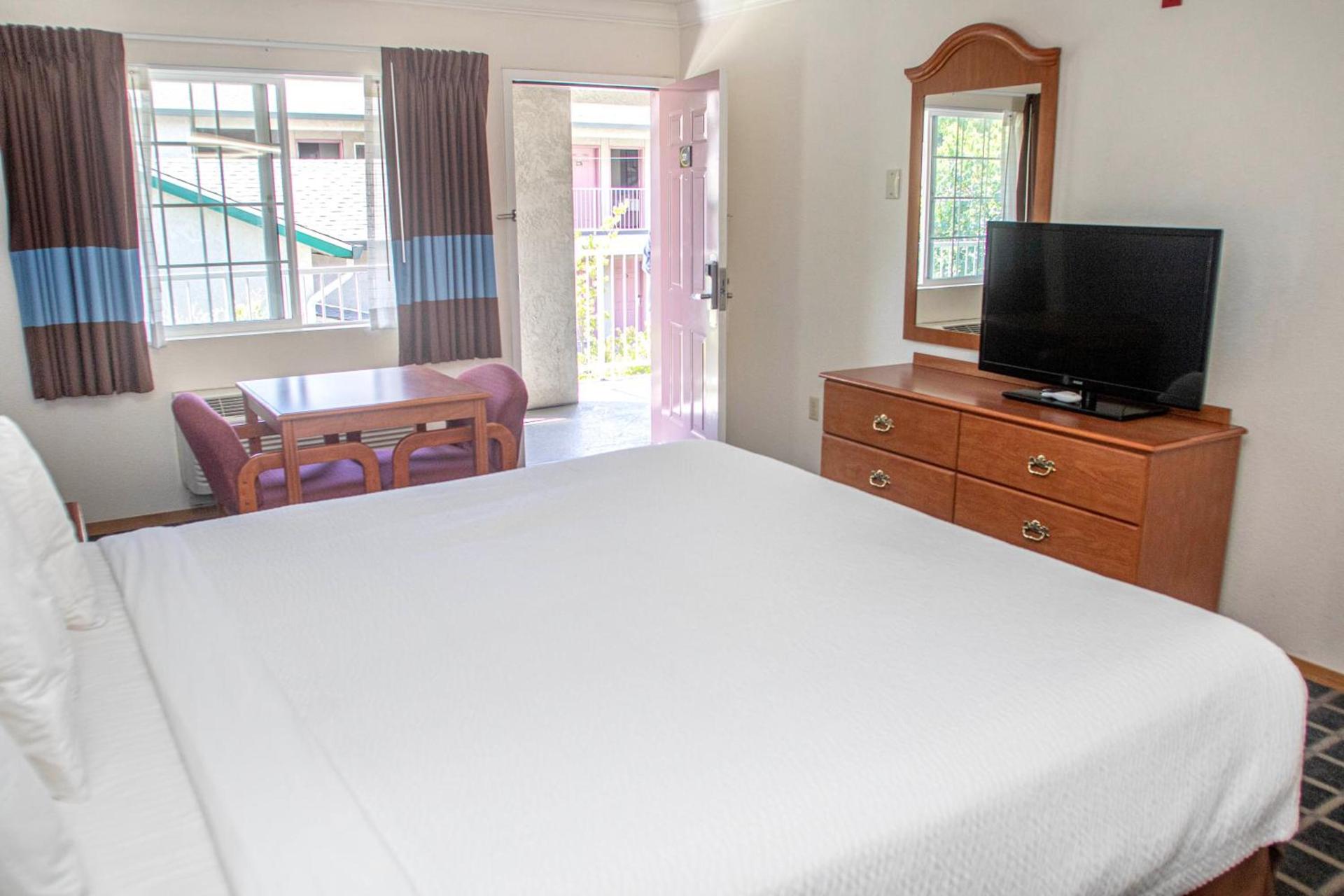 Creekside Inn & Suites photo 25