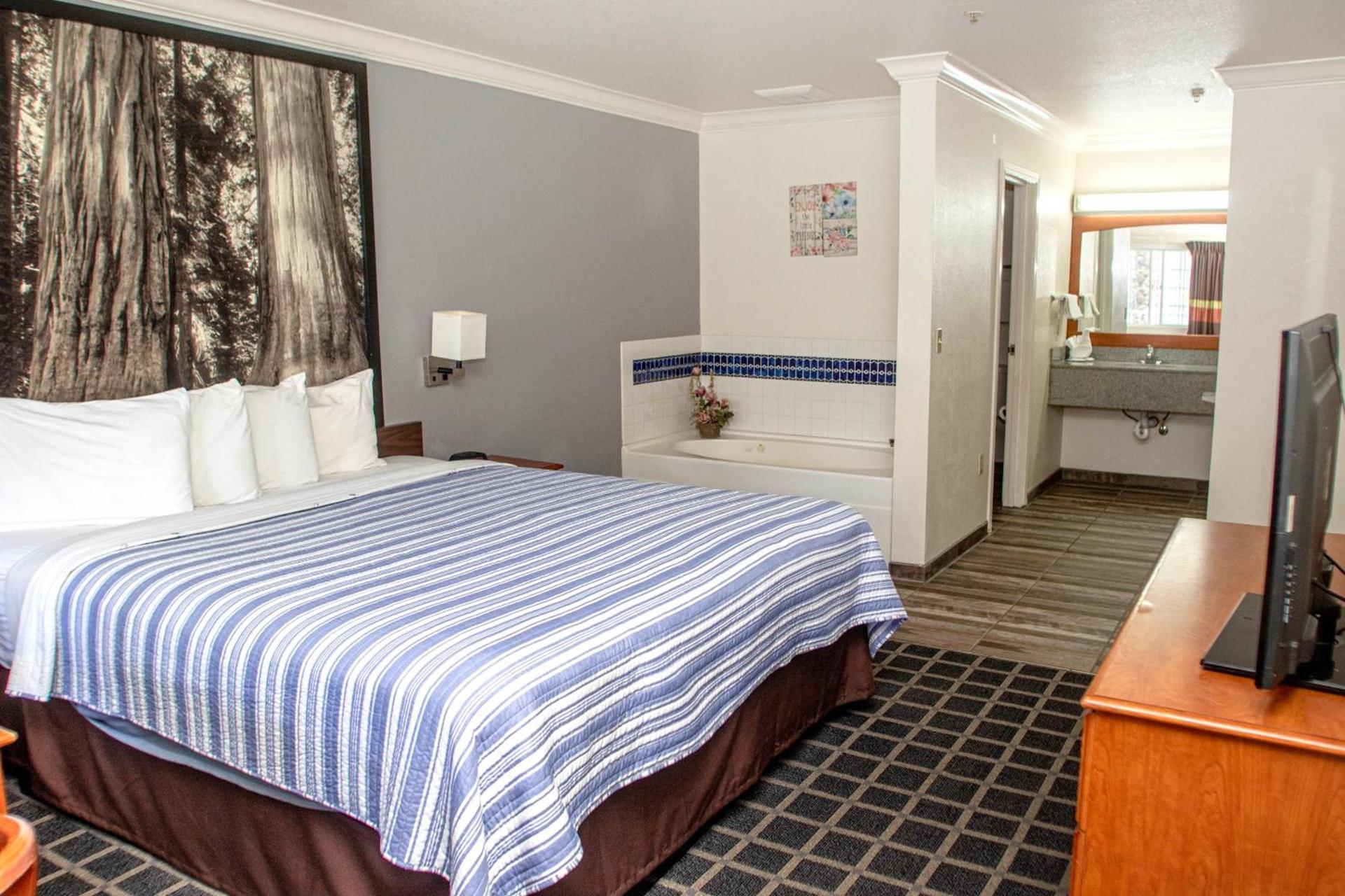 Creekside Inn & Suites photo 27