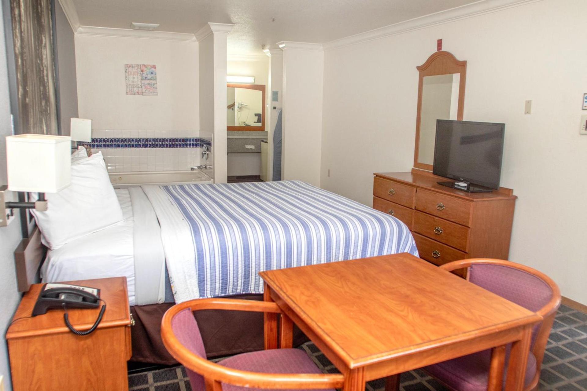 Creekside Inn & Suites photo 29