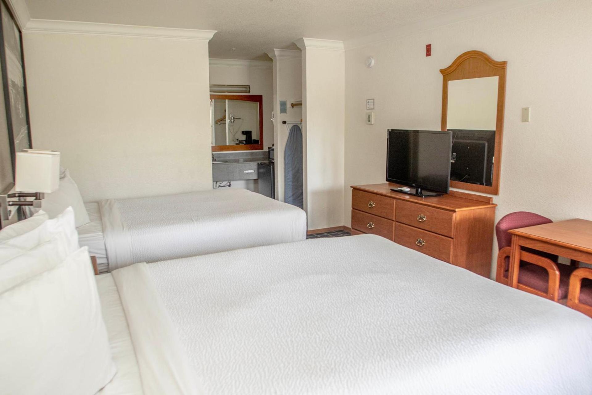 Creekside Inn & Suites photo 30