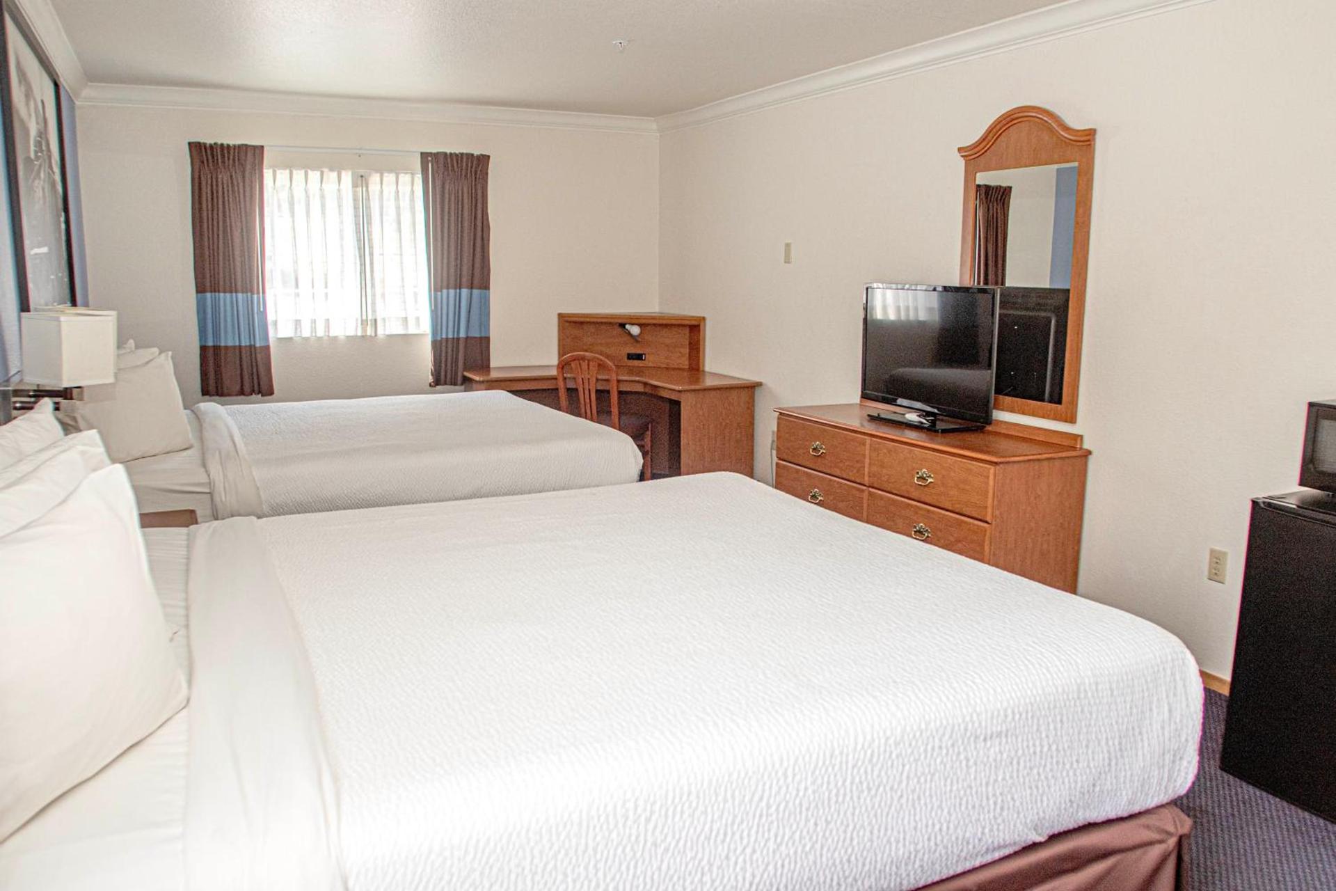 Creekside Inn & Suites photo 38
