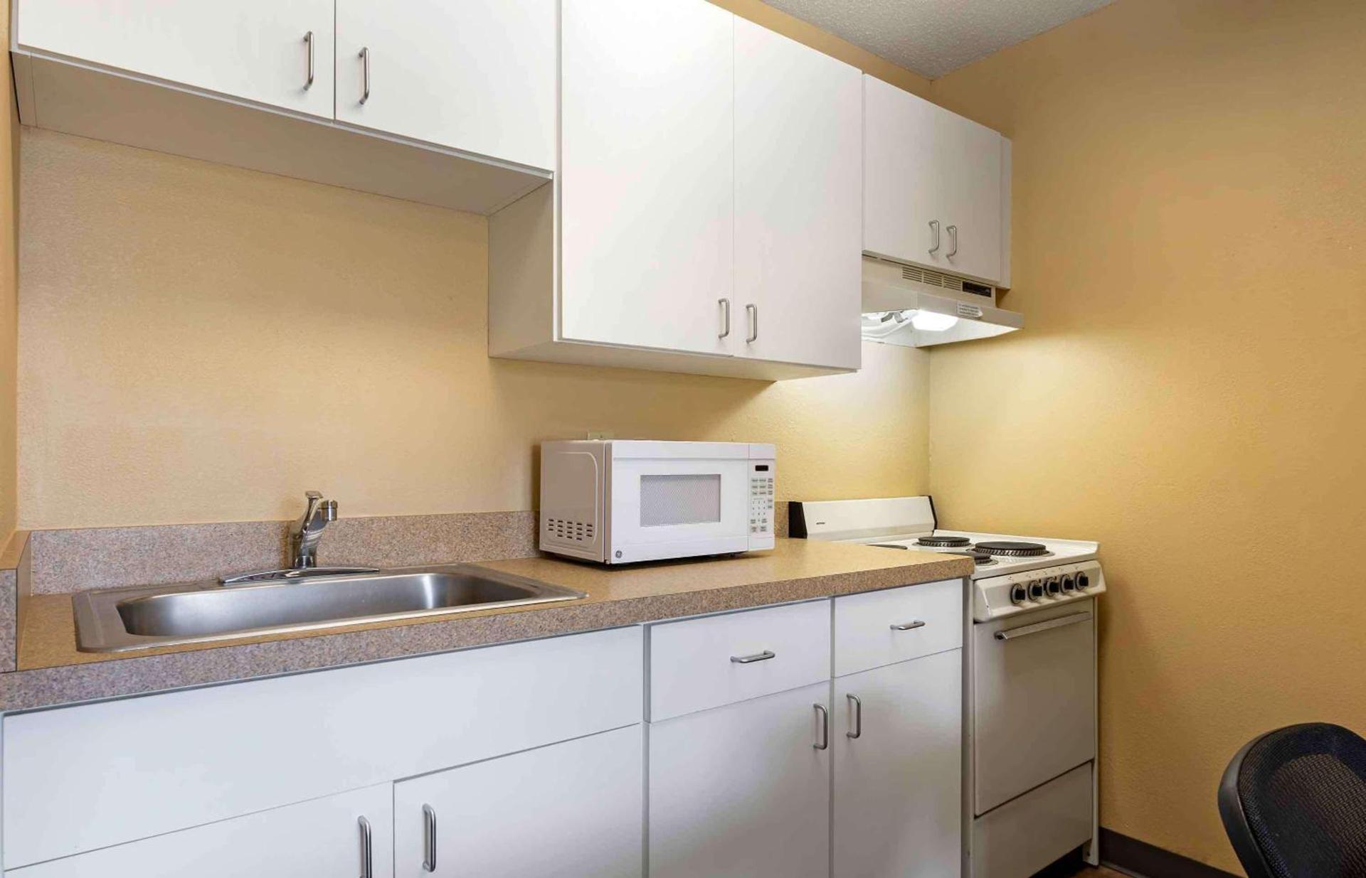 Studio 6 Extended Stay South Bend Mishawaka South IN photo 9