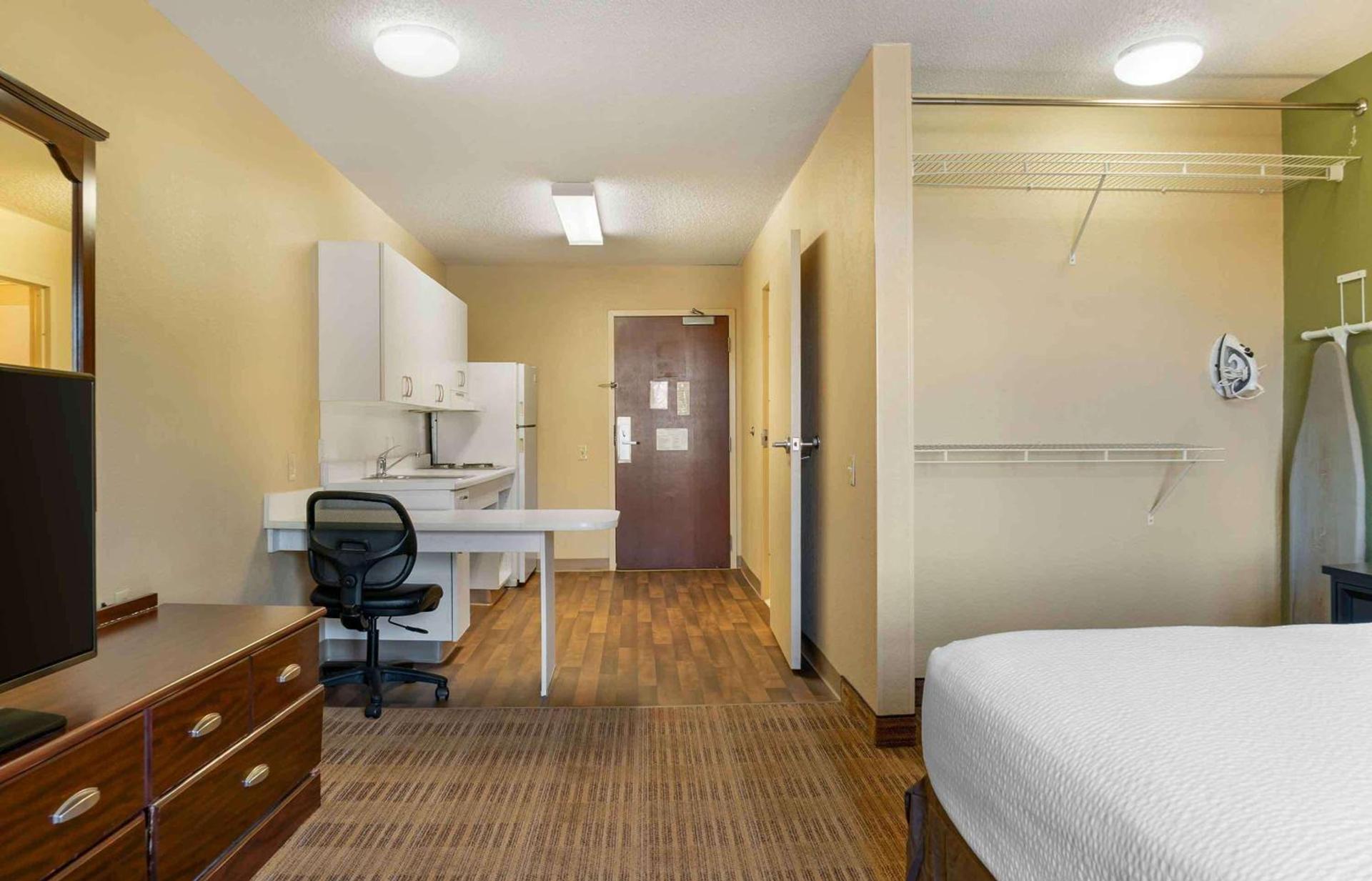 Extended Stay America Select Suites - Detroit - Novi - Haggerty Road photo 11