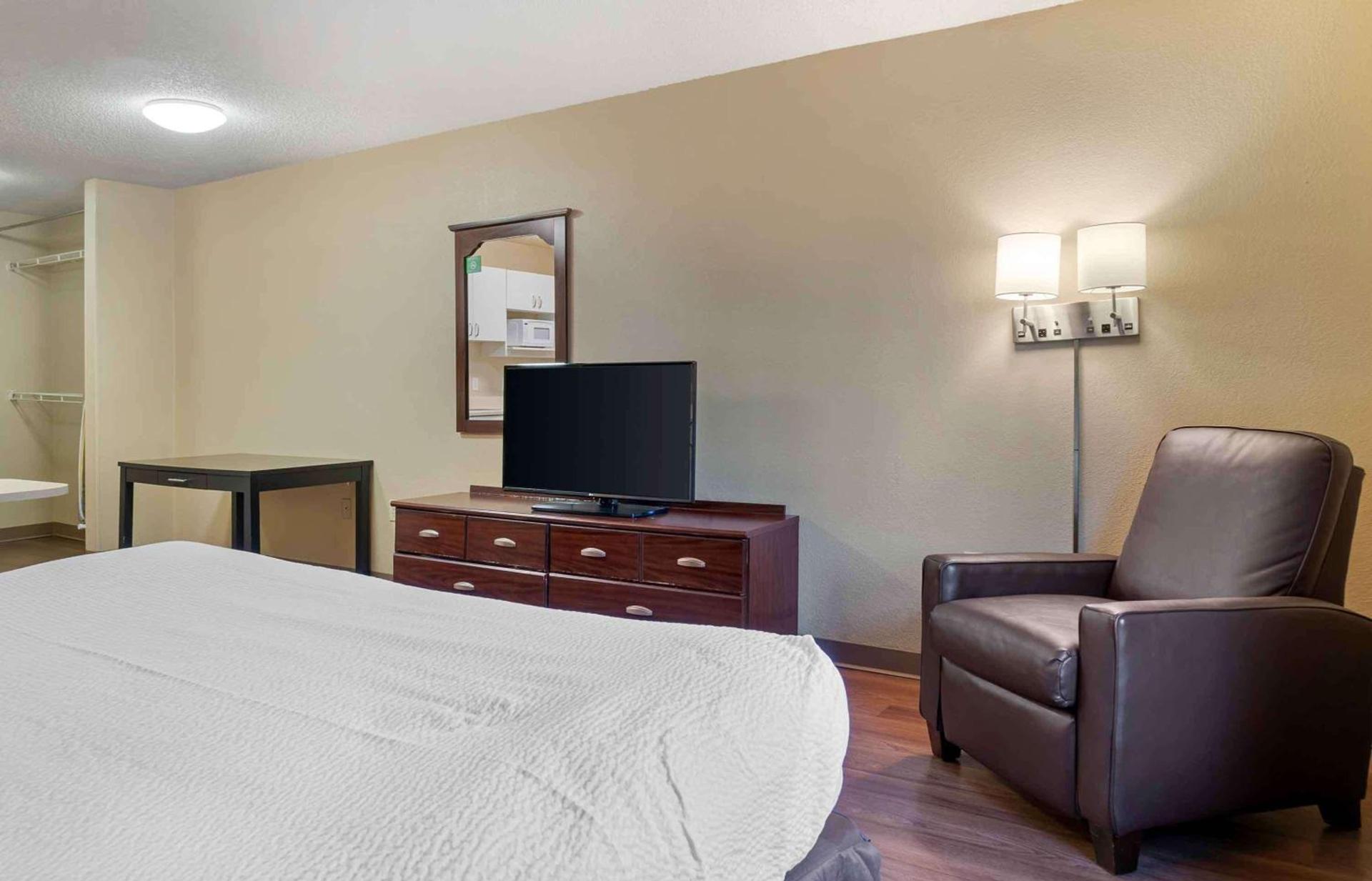 Extended Stay America Select Suites - Detroit - Novi - Haggerty Road photo 16