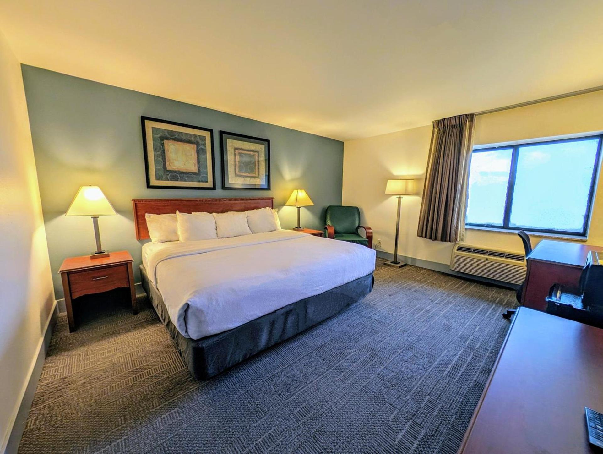 La Quinta Inn by Wyndham Chicago Willowbrook photo 4