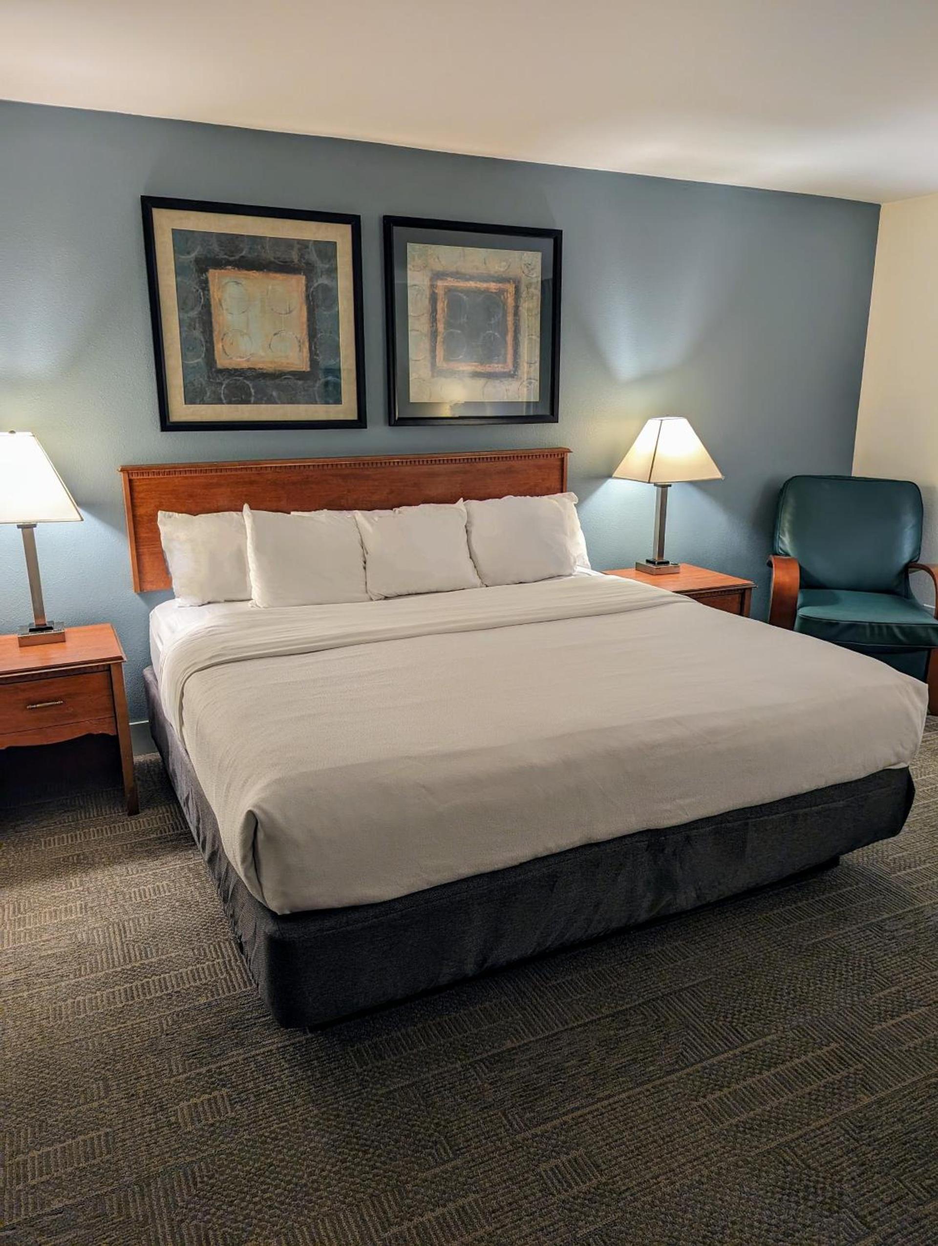 La Quinta Inn by Wyndham Chicago Willowbrook photo 39