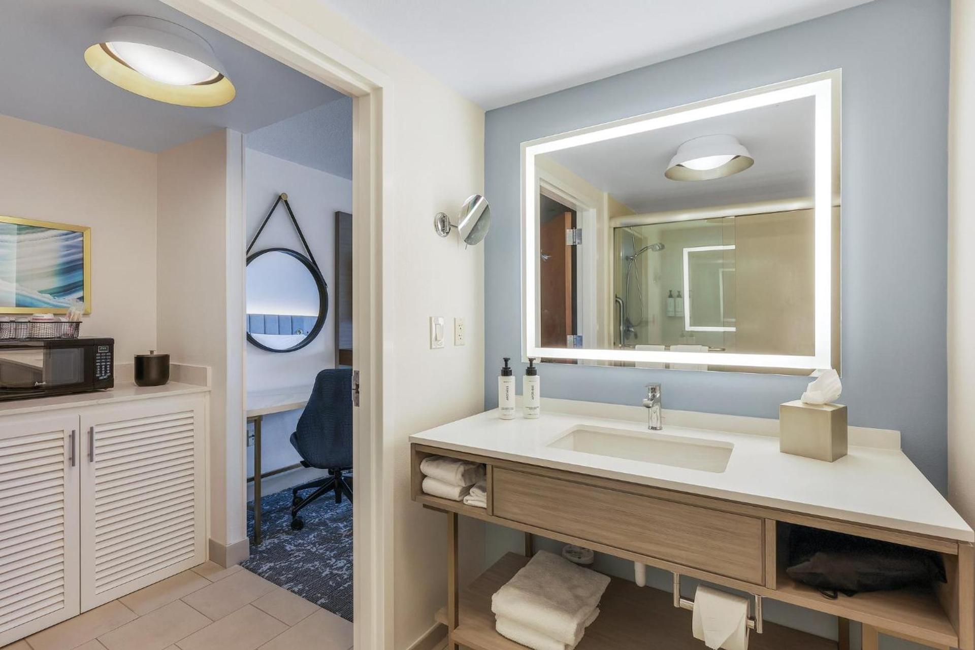 Crowne Plaza Ft Myers Gulf Coast by IHG photo 21