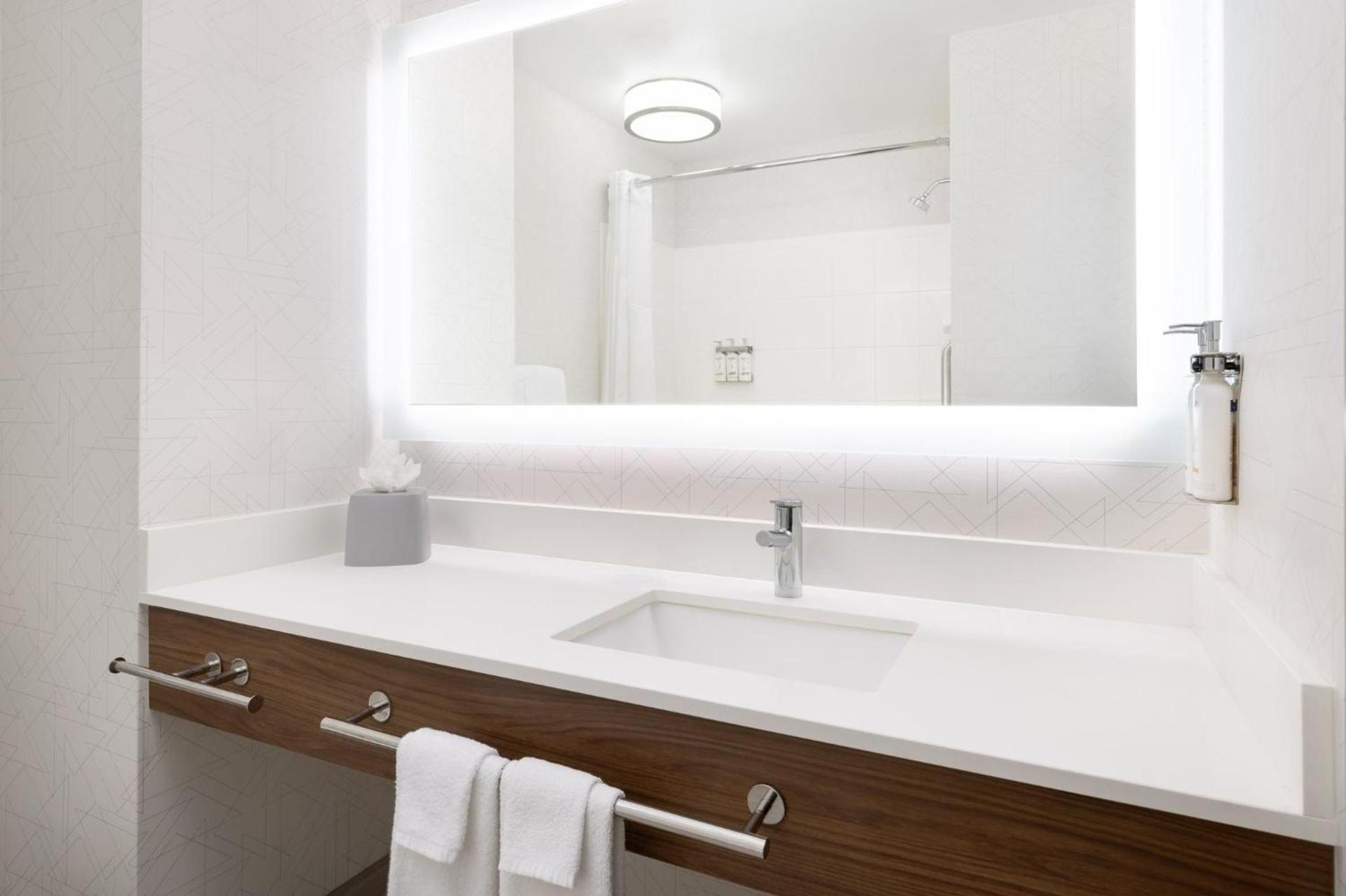 Holiday Inn Express Las Vegas Stadium Area by IHG photo 51