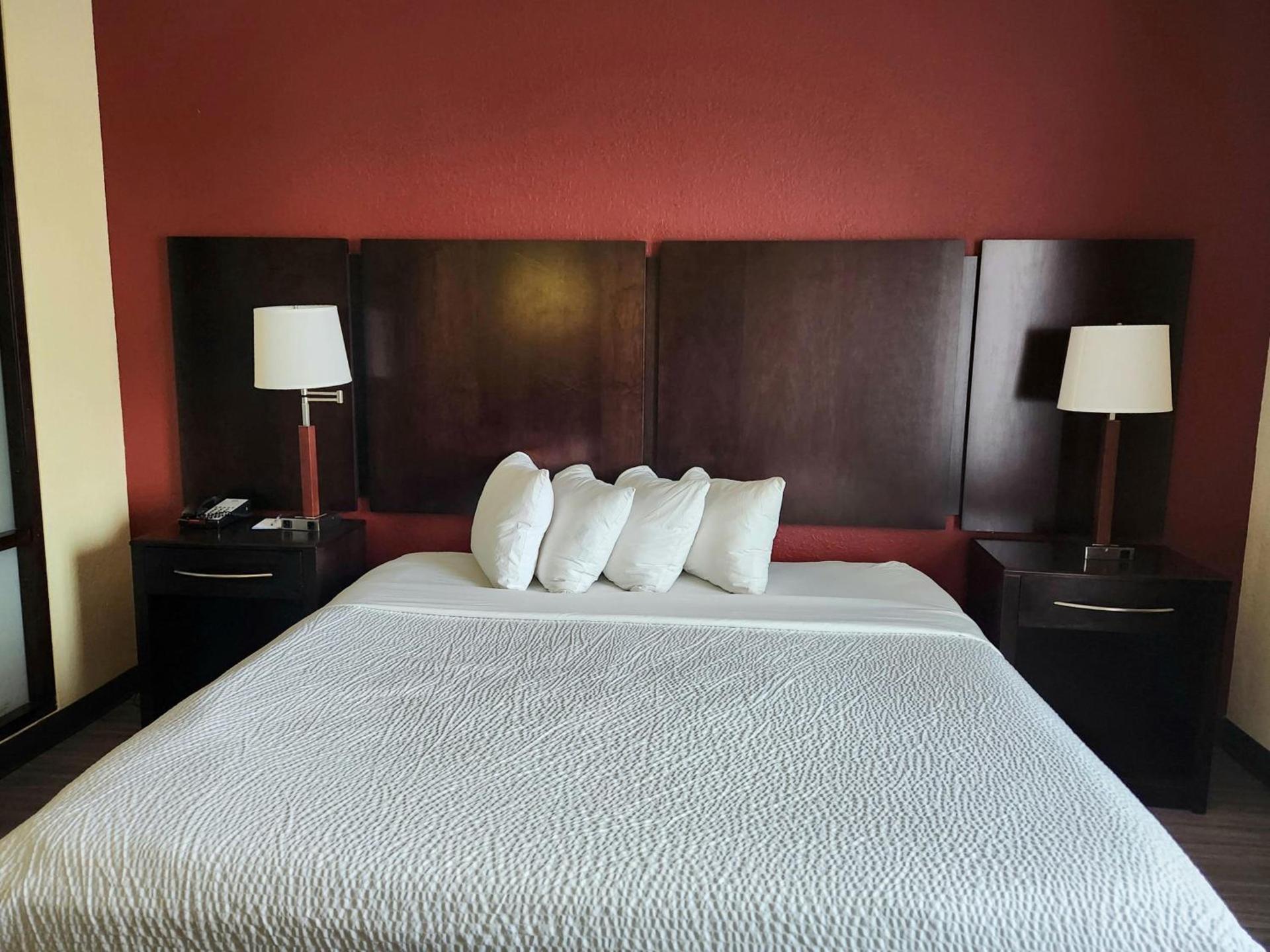 Days Inn & Suites by Wyndham Houston / West Energy Corridor photo 26