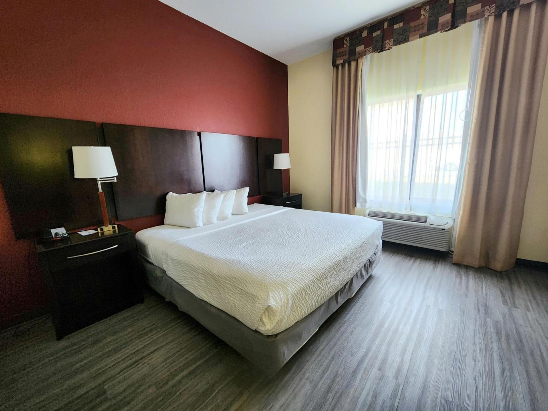 Days Inn & Suites by Wyndham Houston / West Energy Corridor photo 23