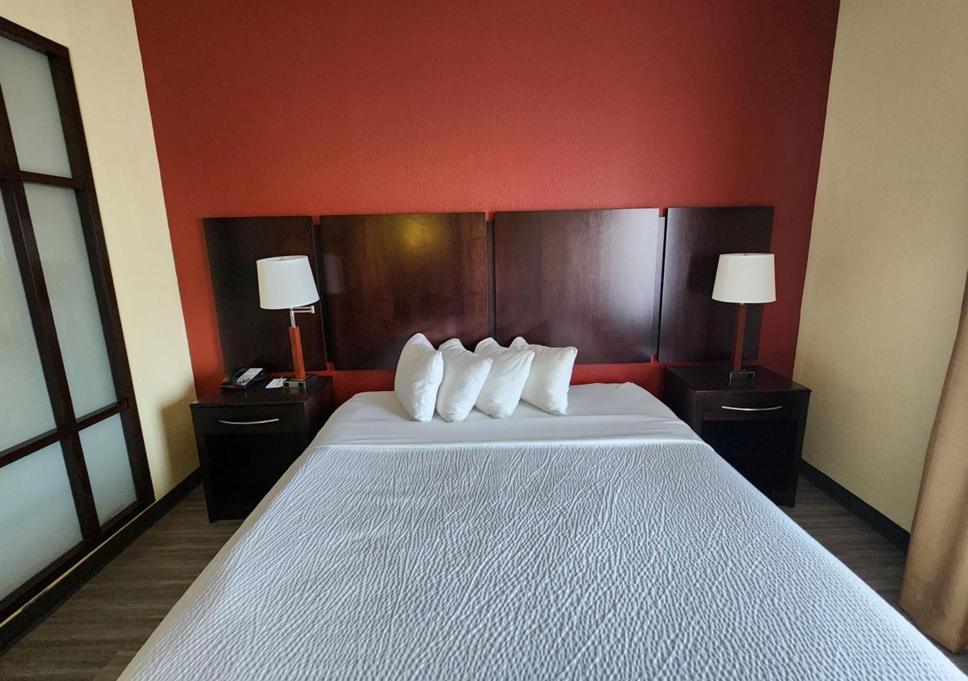 Days Inn & Suites by Wyndham Houston / West Energy Corridor photo 43