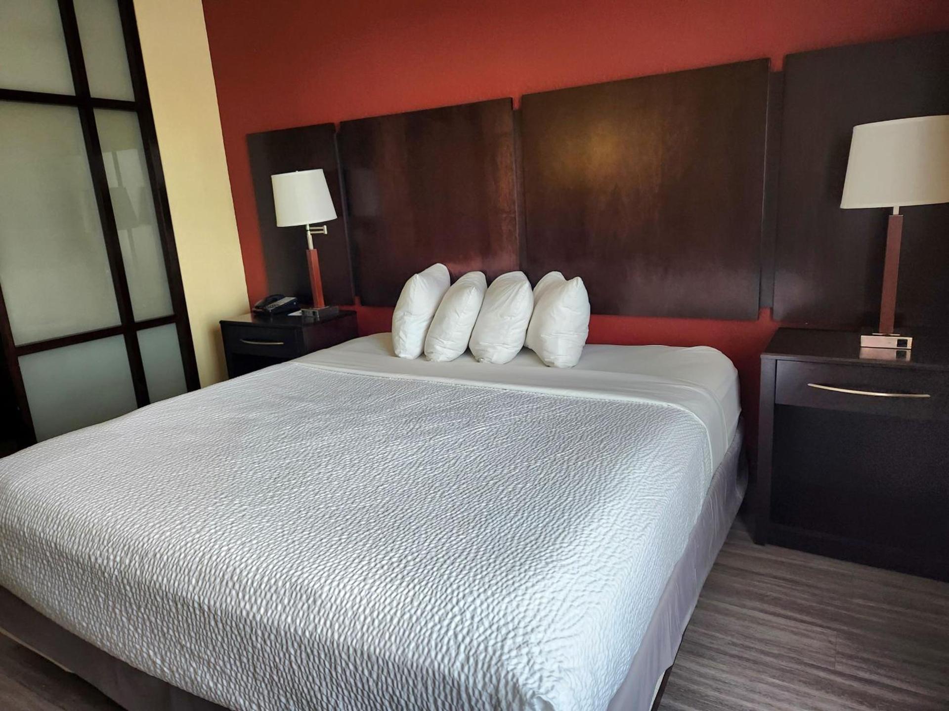 Days Inn & Suites by Wyndham Houston / West Energy Corridor photo 25