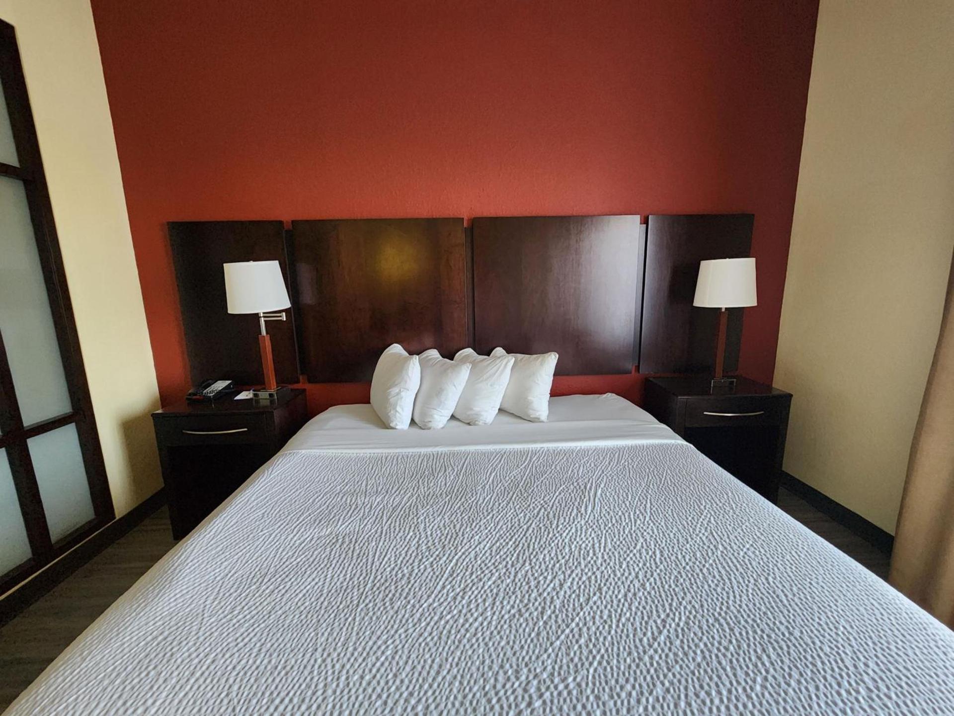 Days Inn & Suites by Wyndham Houston / West Energy Corridor photo 24