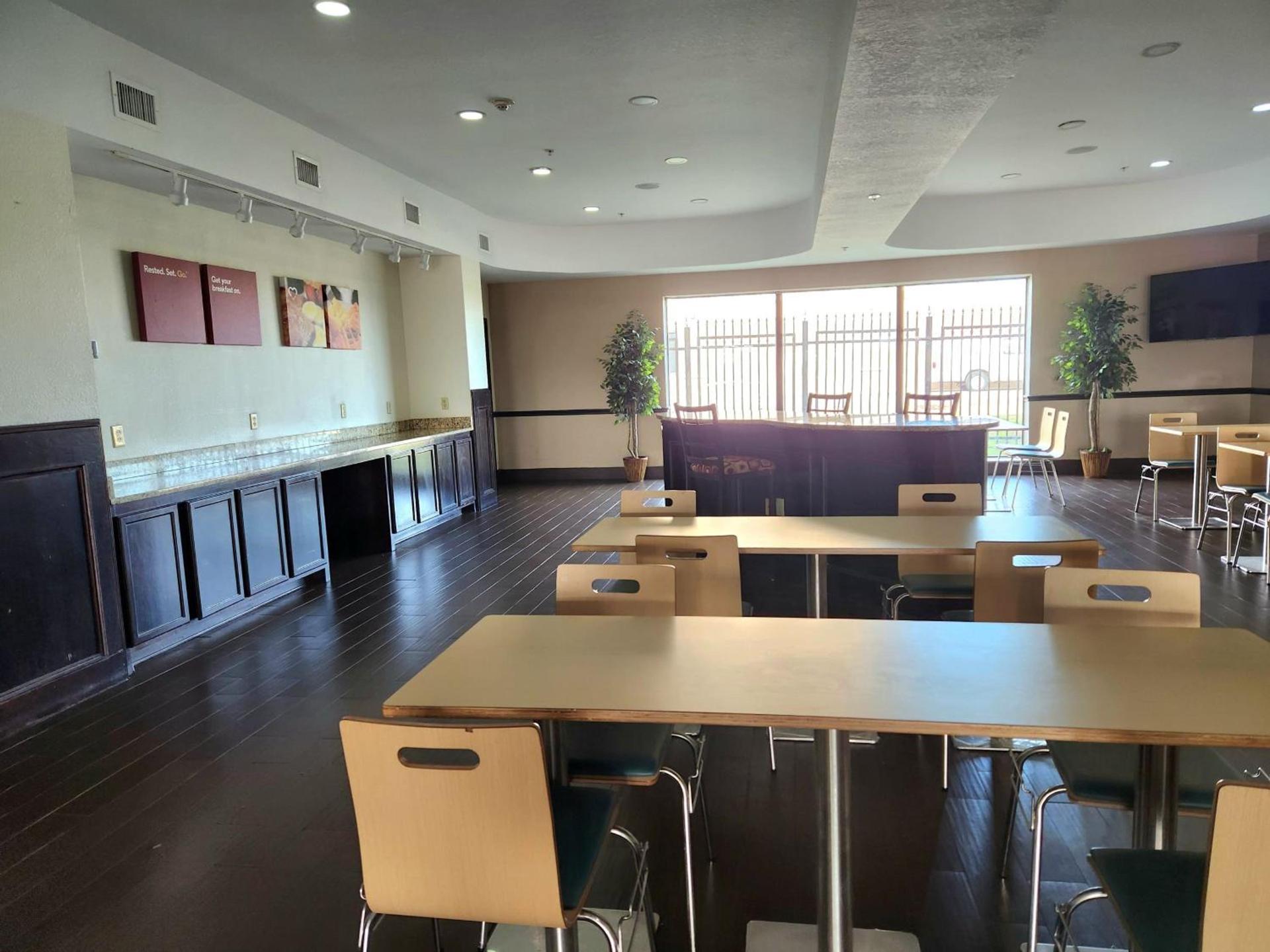 Days Inn & Suites by Wyndham Houston / West Energy Corridor photo 28