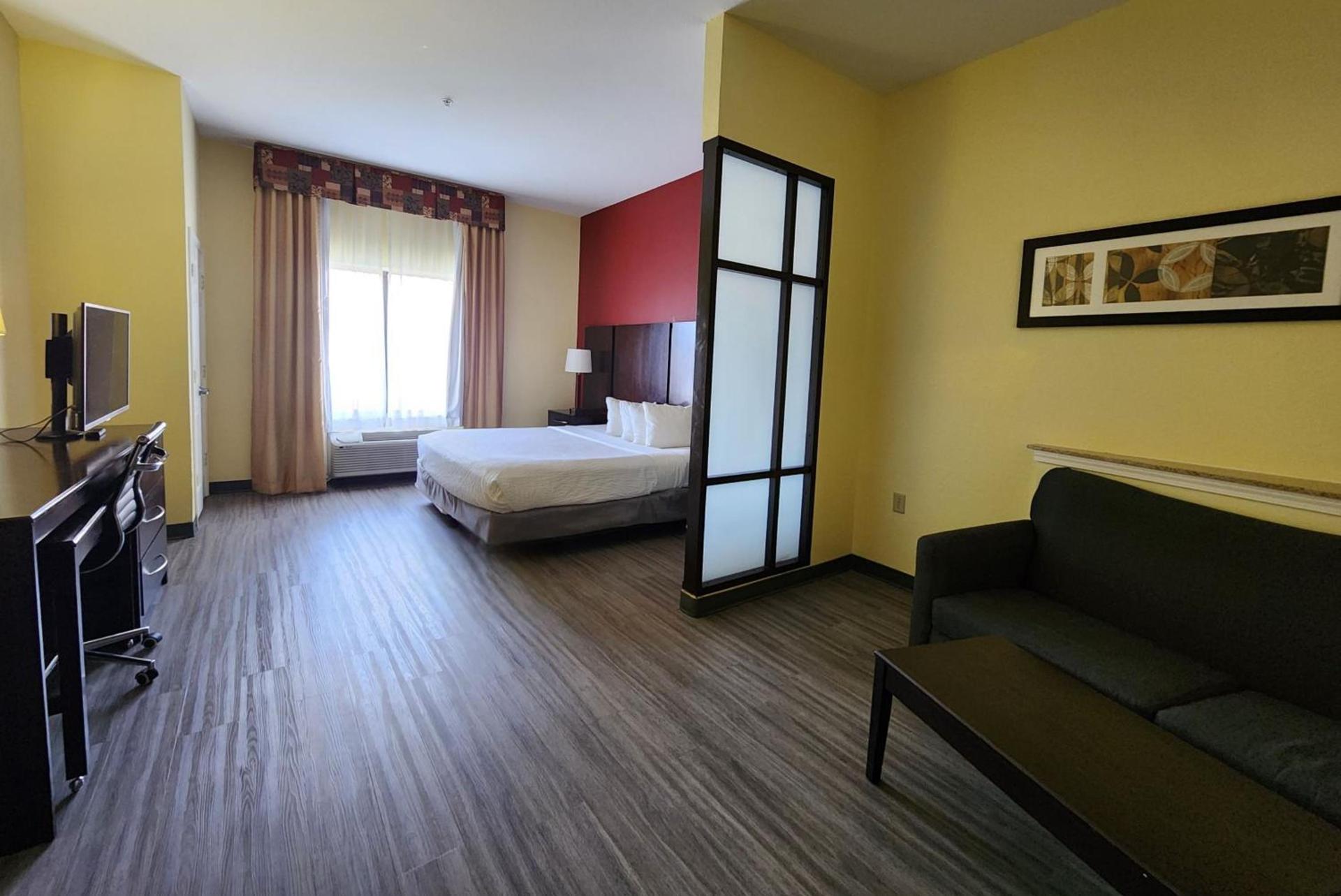 Days Inn & Suites by Wyndham Houston / West Energy Corridor photo 49