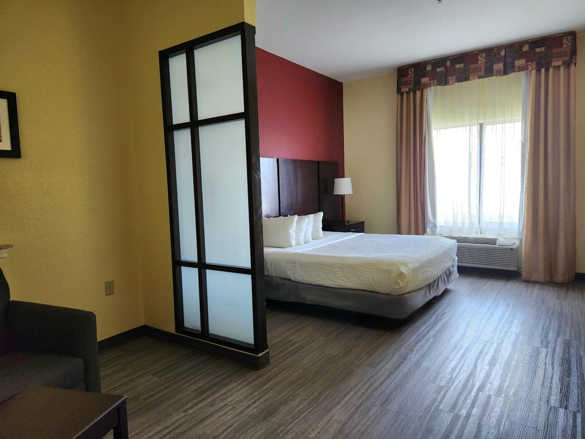 Days Inn & Suites by Wyndham Houston / West Energy Corridor photo 48