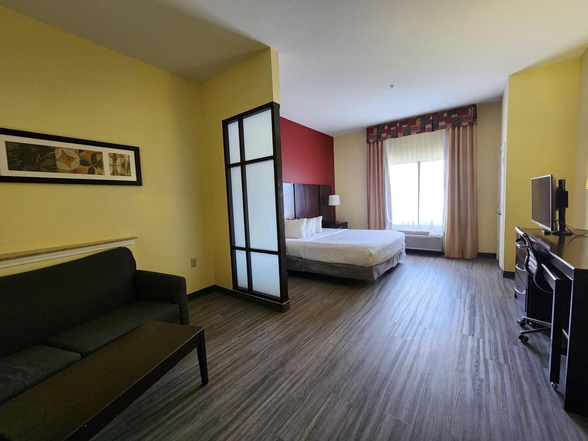 Days Inn & Suites by Wyndham Houston / West Energy Corridor photo 47