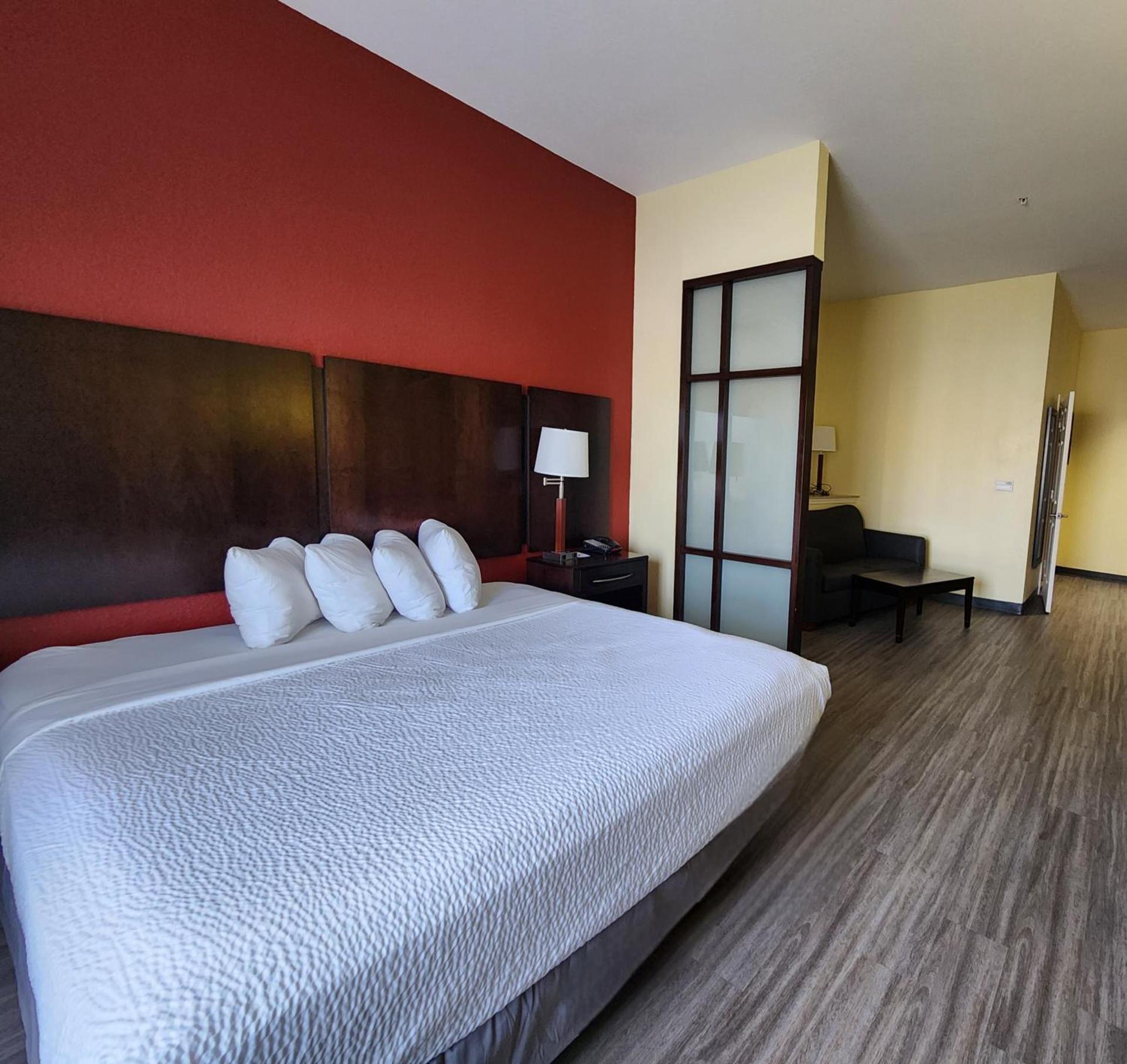 Days Inn & Suites by Wyndham Houston / West Energy Corridor photo 22