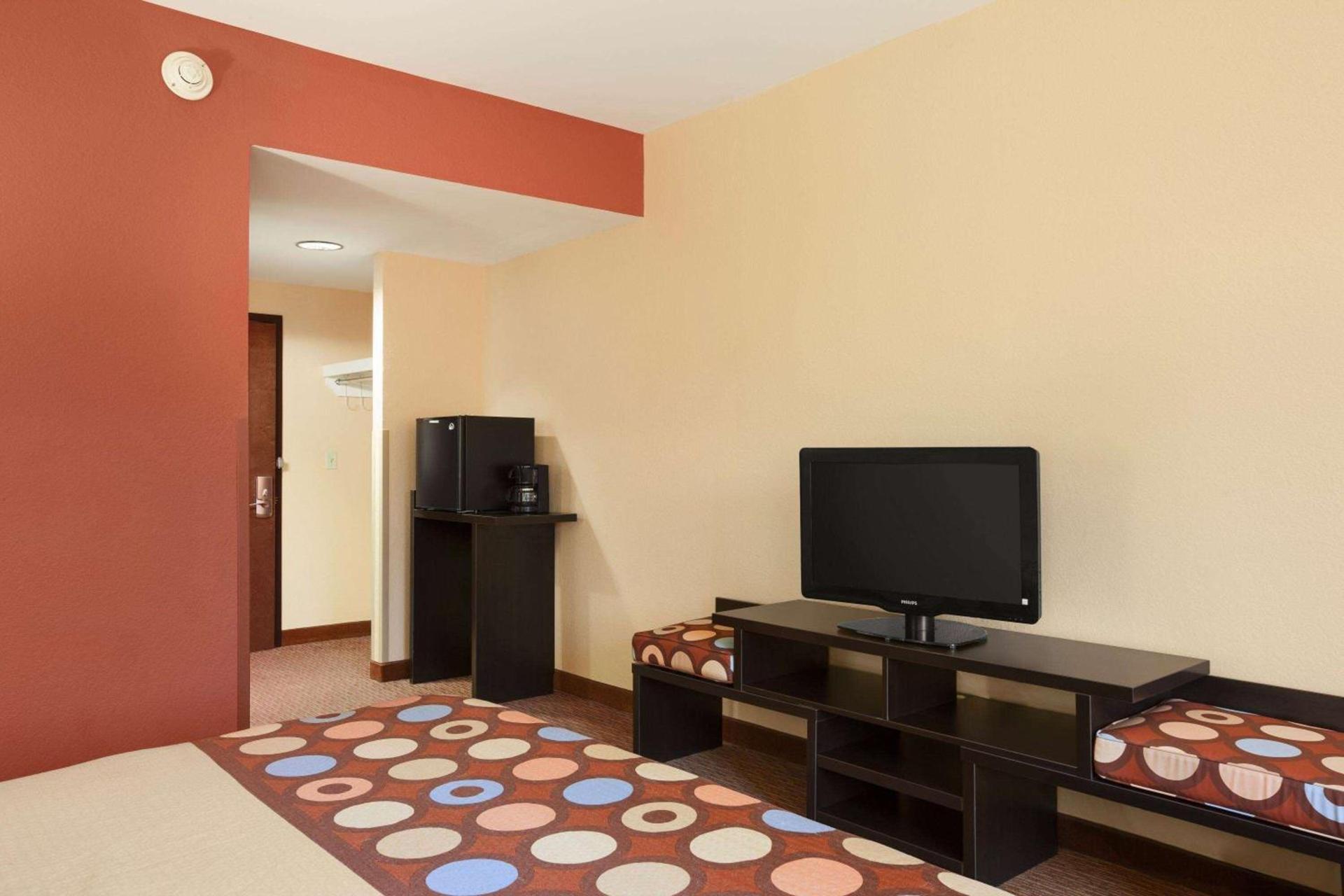 Super 8 by Wyndham Pennsville/Wilmington photo 3