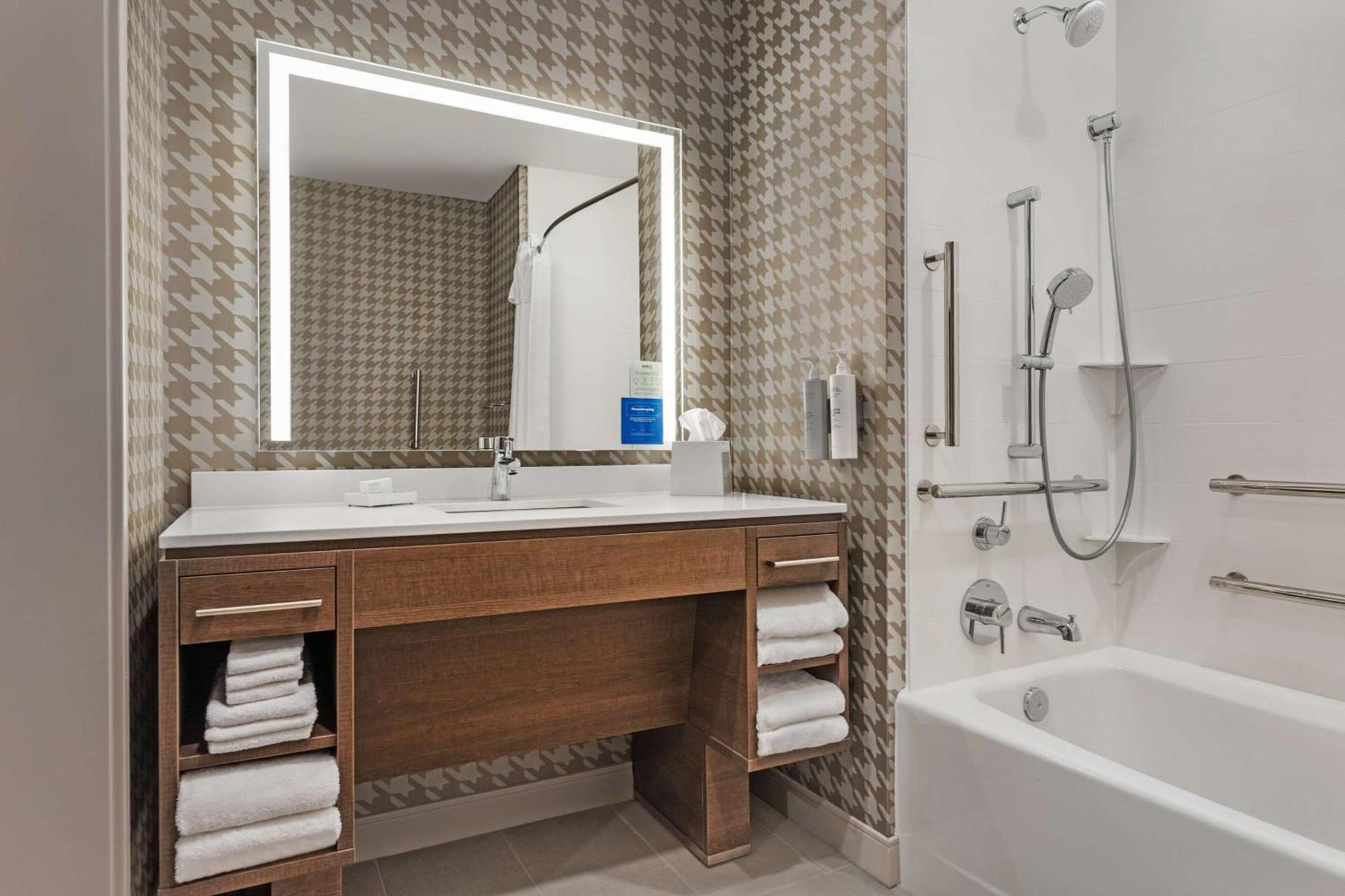 Home2 Suites By Hilton Cedar Rapids Westdale photo 25