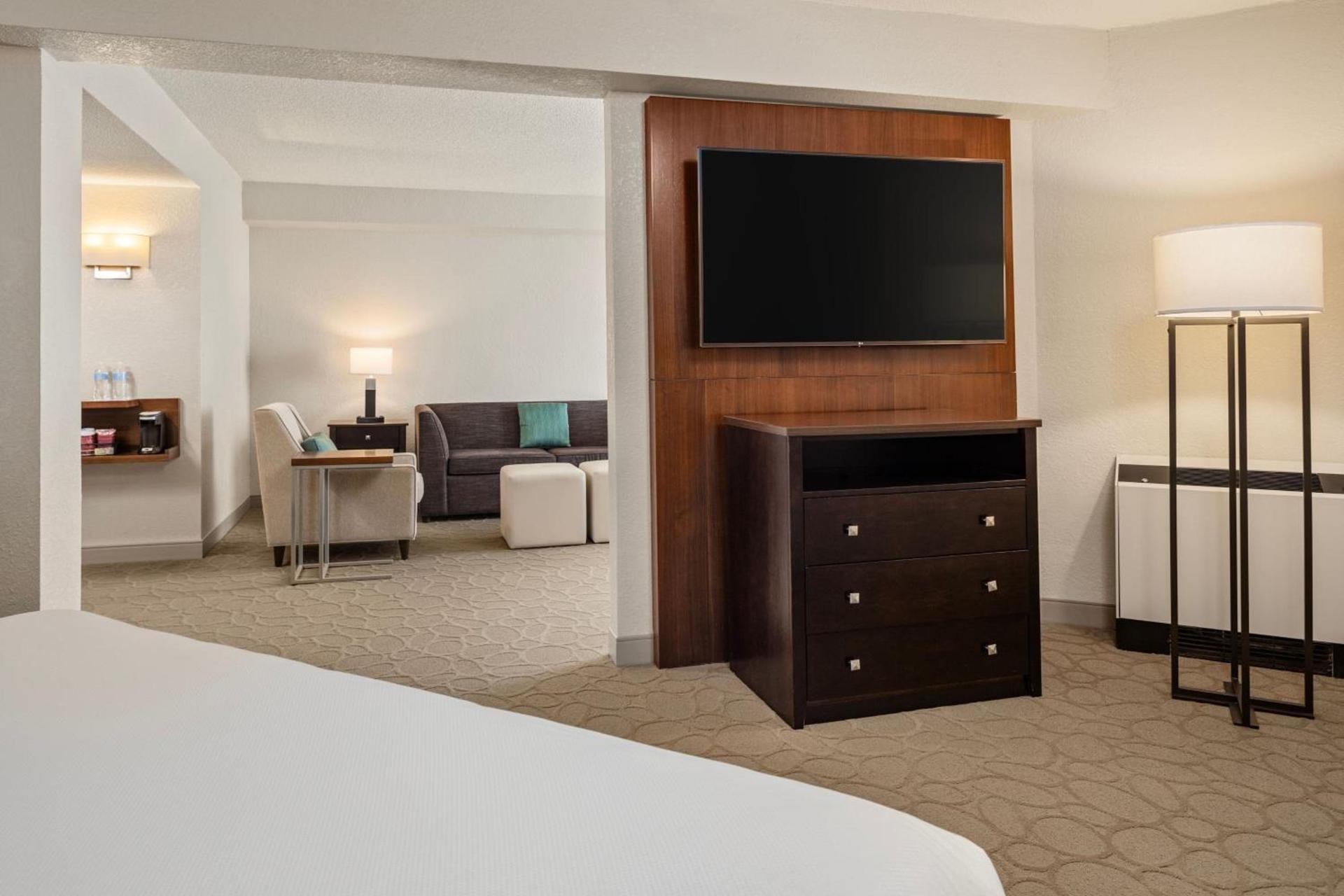 Delta Hotels by Marriott Minneapolis Northeast photo 5