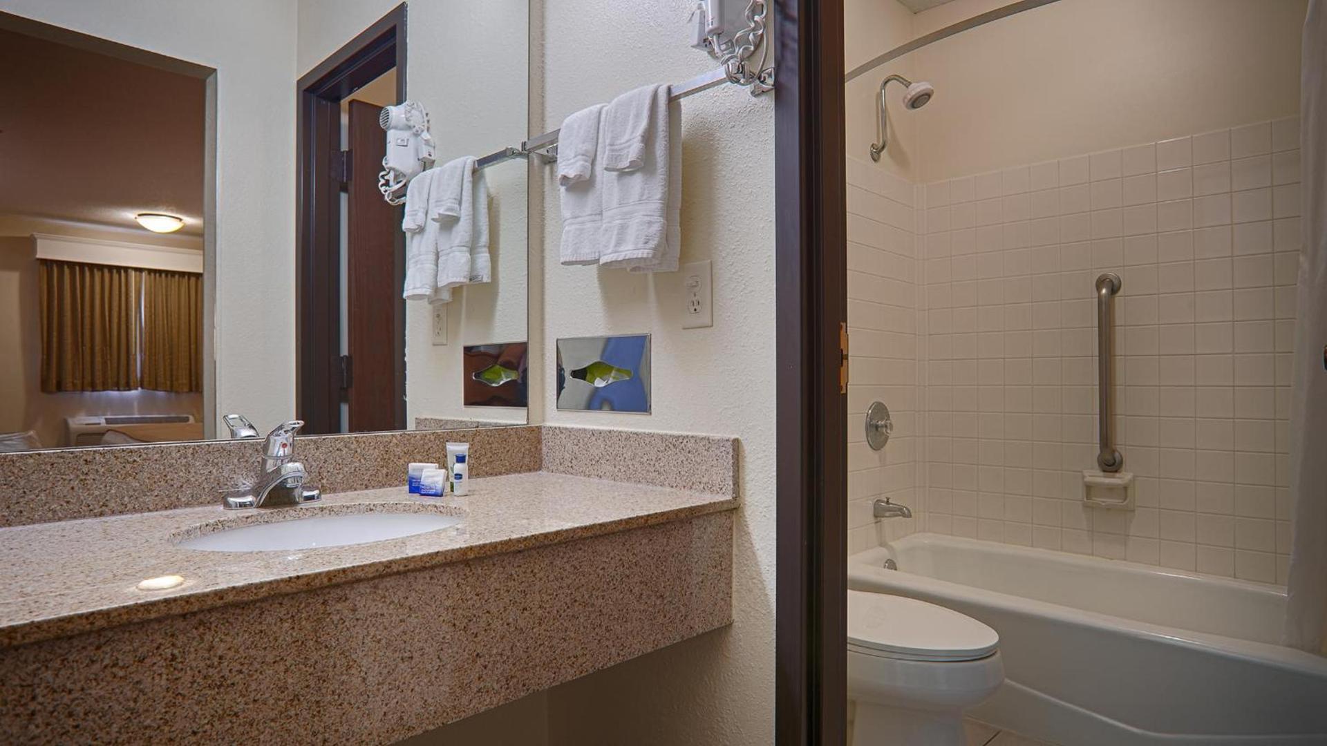 Red Coach Inn photo 21