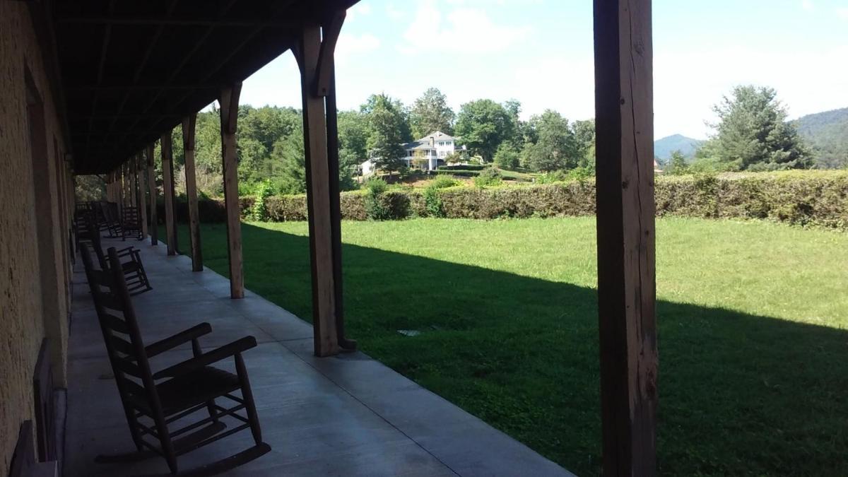 Budgetel Inn & Suites photo 34