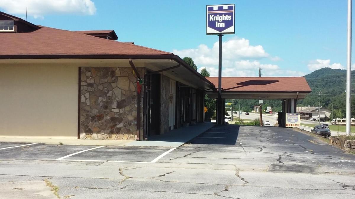 Budgetel Inn & Suites photo 65