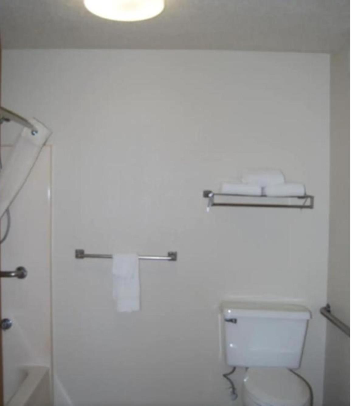 Days Inn by Wyndham Eglin AFB photo 35
