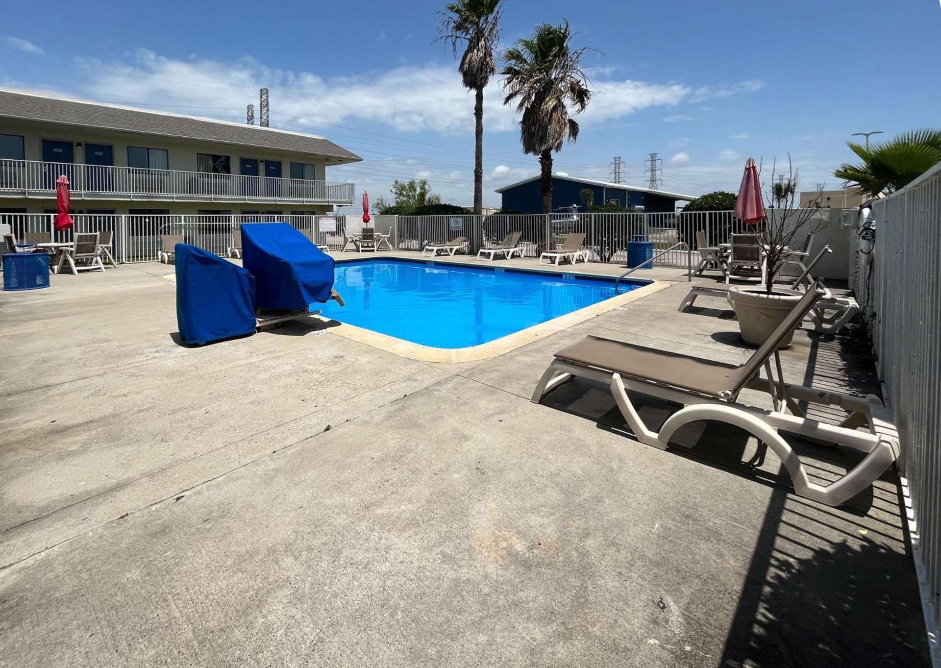 Studio 6 Galveston TX photo 4