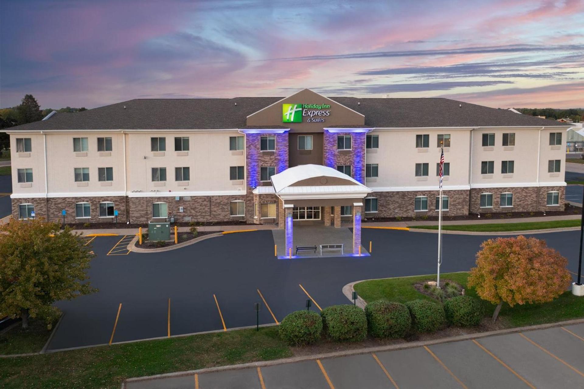 Holiday Inn Express & Suites Clinton by IHG photo 71