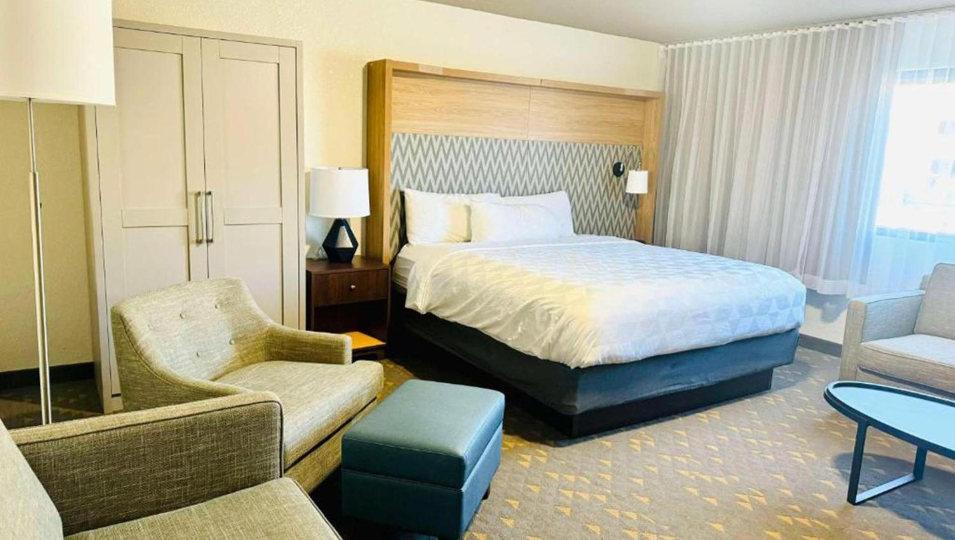 Wyndham Flint MI Grand Blanc Bishop Airport Conference Ct photo 13