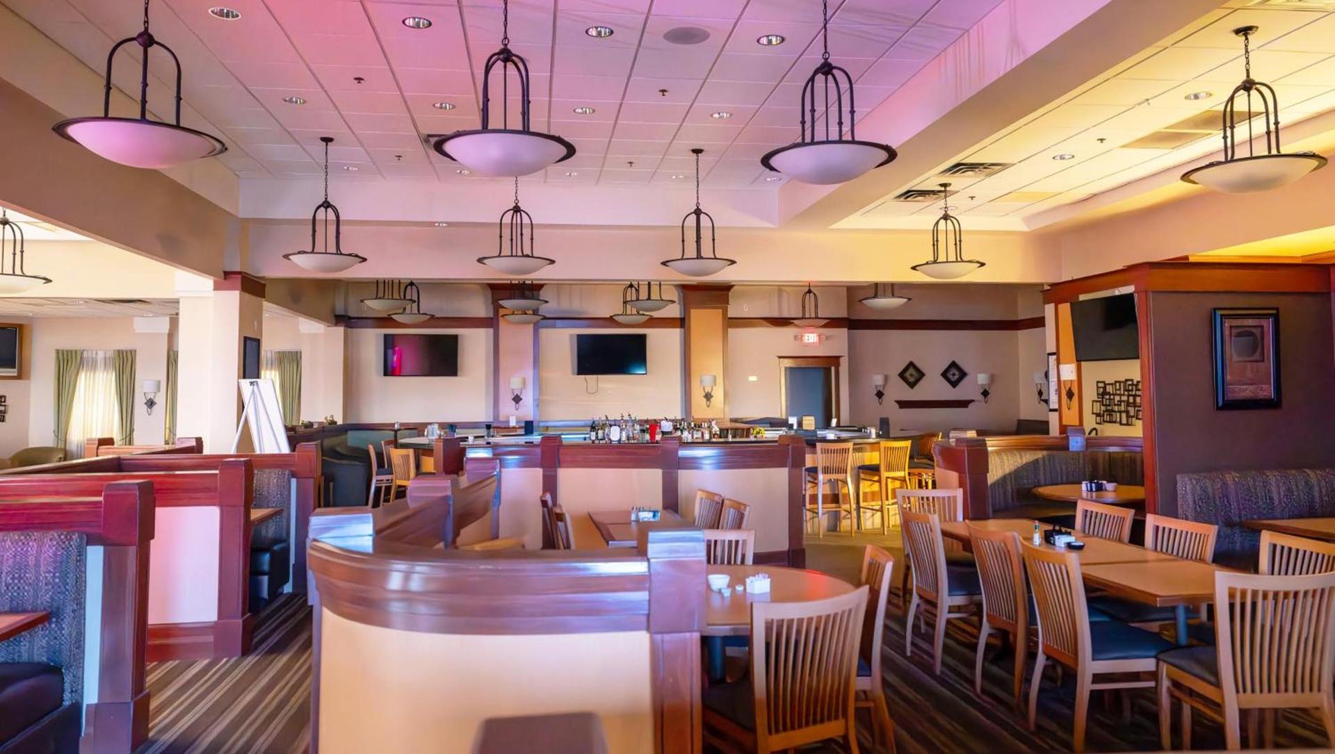 Wyndham Flint MI Grand Blanc Bishop Airport Conference Ct photo 23