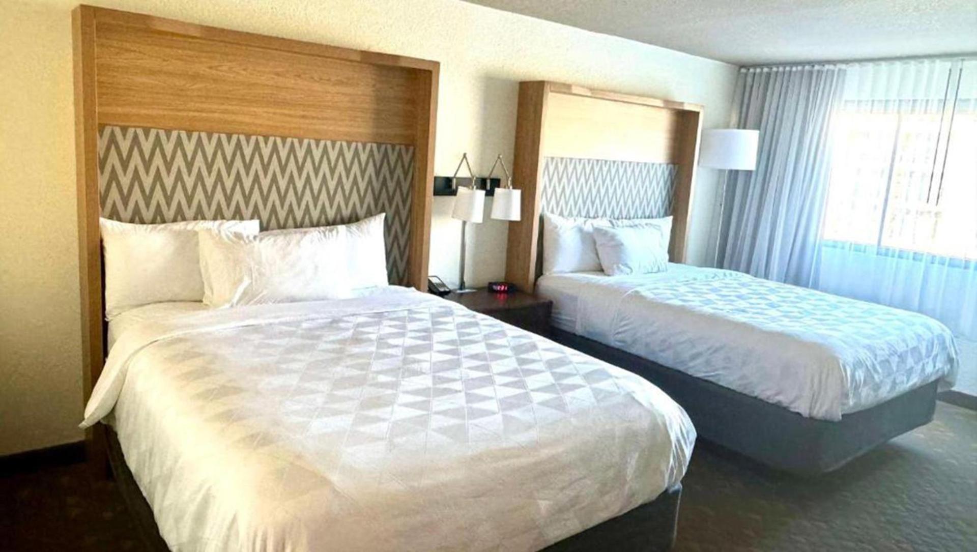 Wyndham Flint MI Grand Blanc Bishop Airport Conference Ct photo 18