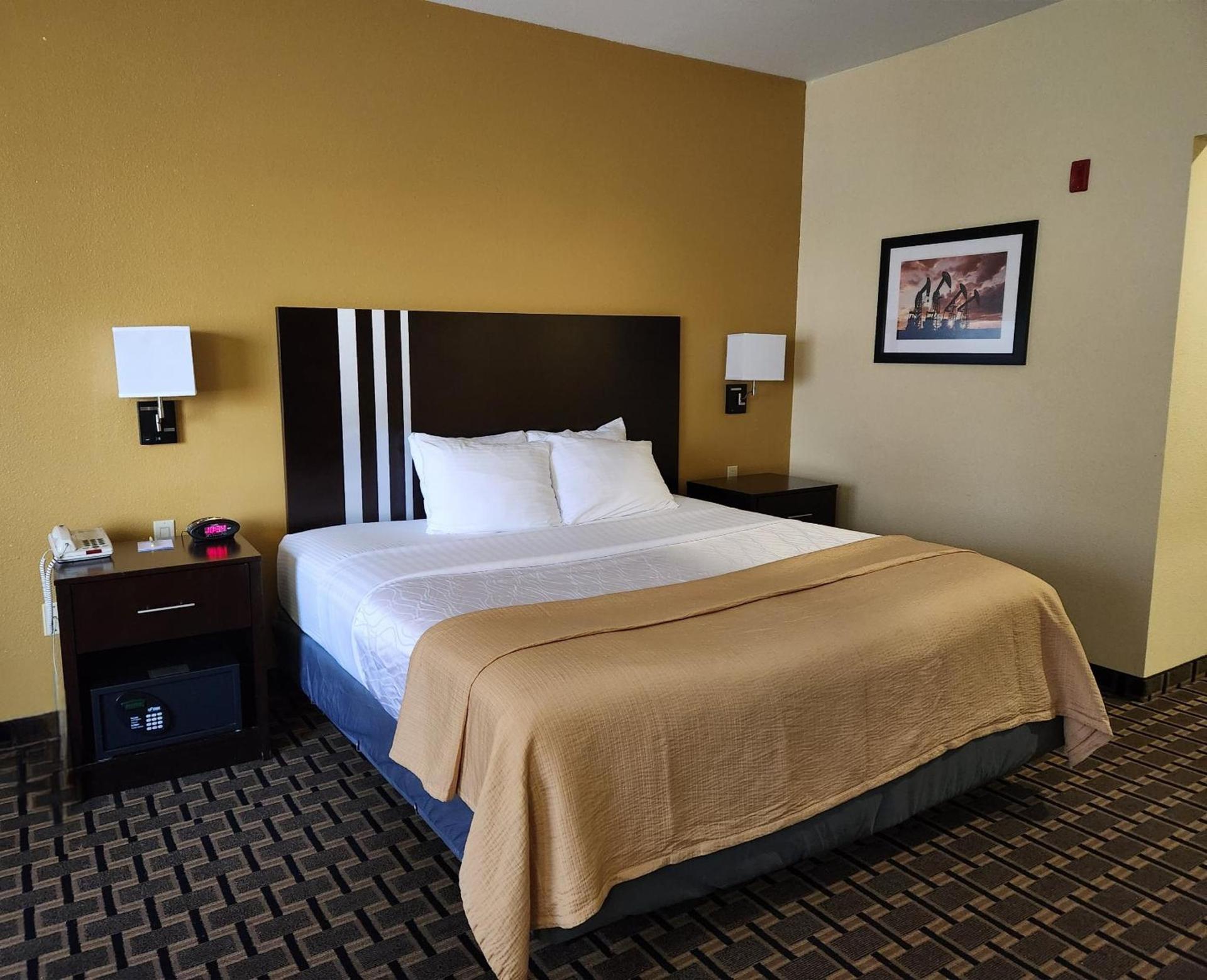 Days Inn & Suites by Wyndham Sam Houston Tollway photo 51